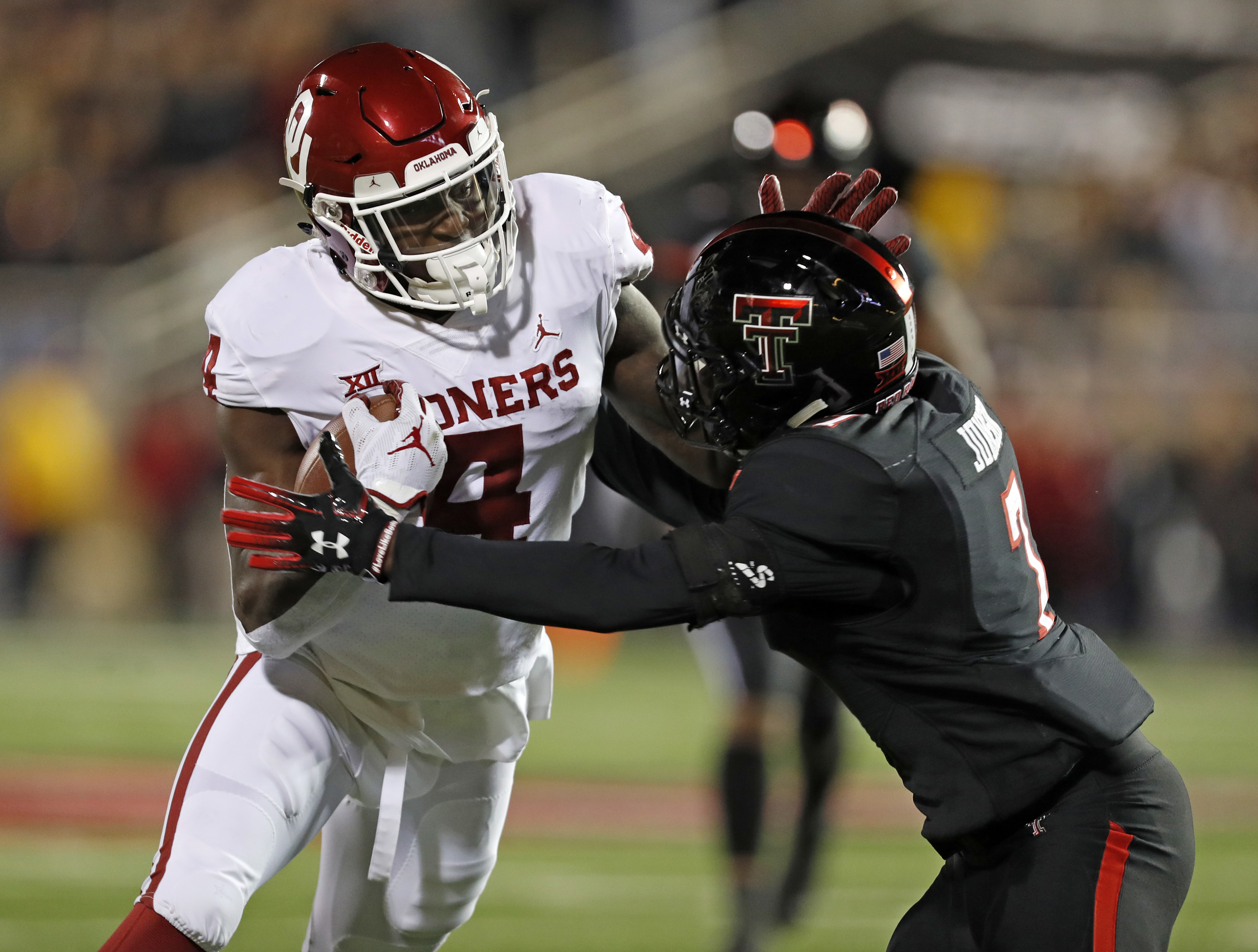 Murray recovers, rallies No. 7 OU past Texas Tech, 51-46