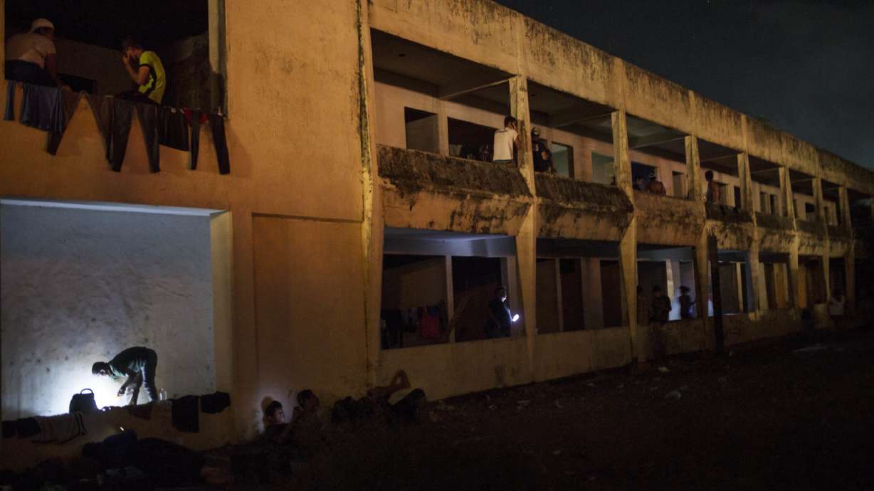 Migrant caravan sets sight on getting to Mexico City