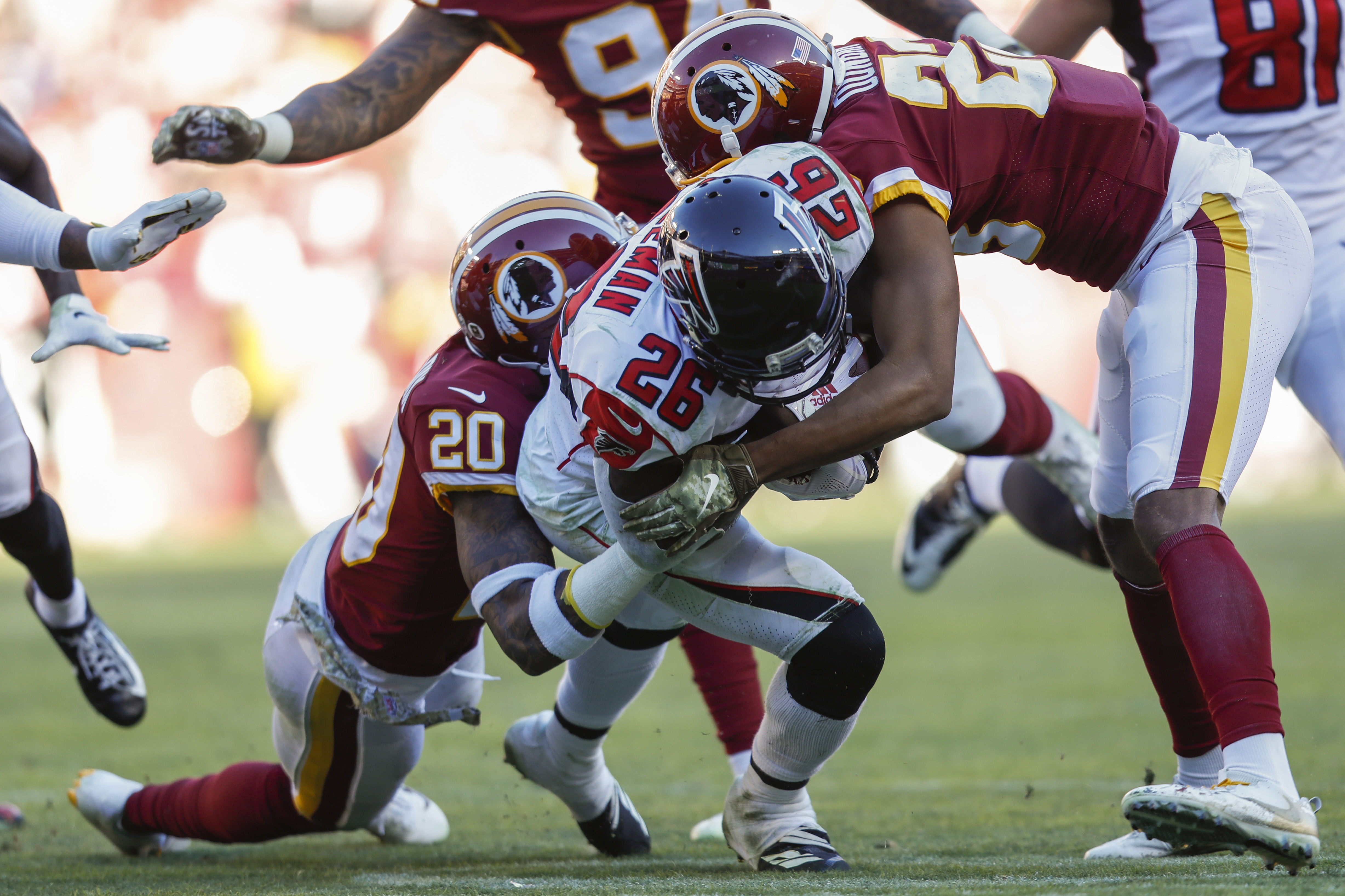 Falcons flex offensive muscles, blow out Redskins 38-14
