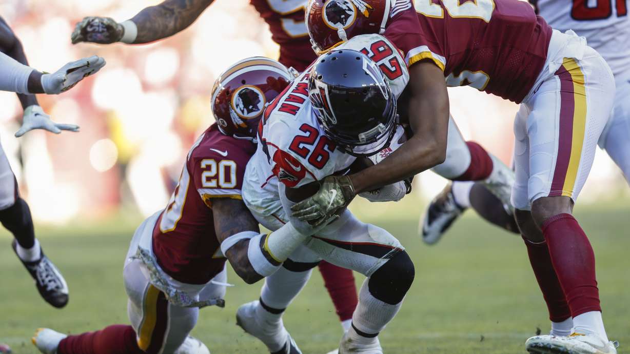 Falcons flex offensive muscles, blow out Redskins 38-14