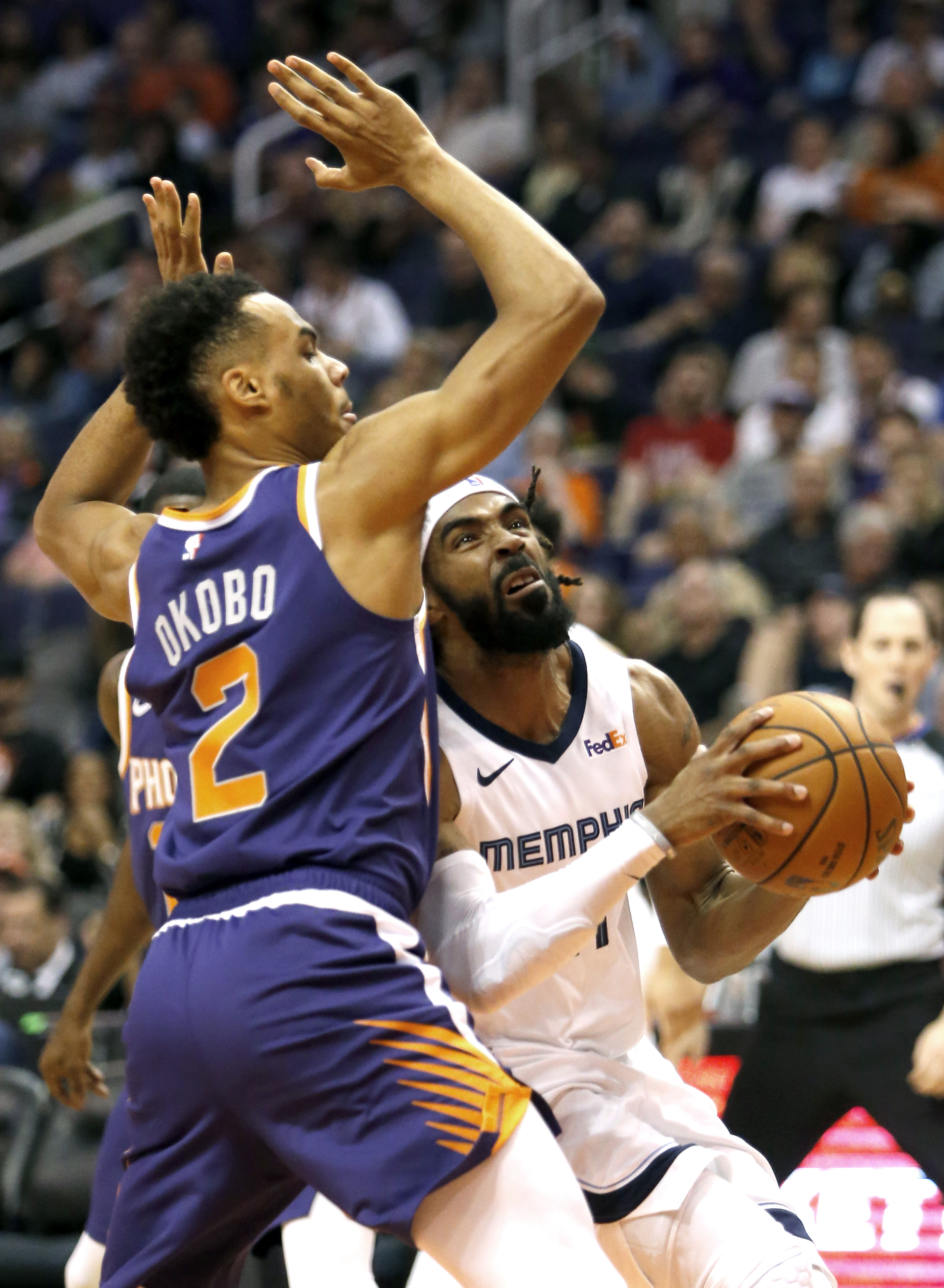 Booker hits last-second basket, Suns beat Grizzlies 102-100