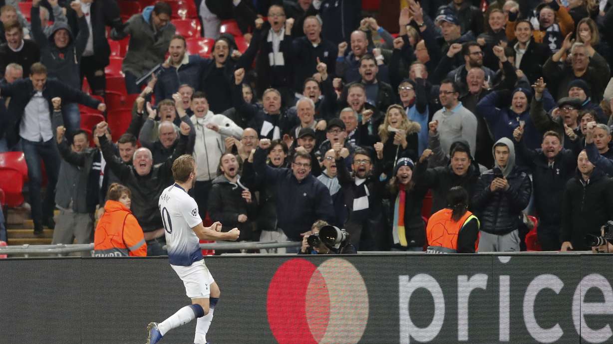 Kane's late double gives Tottenham 2-1 win over PSV
