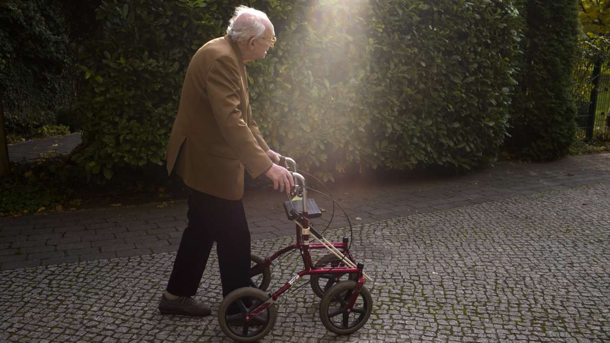 Holocaust survivor recalls 'Night of Broken Glass' horrors