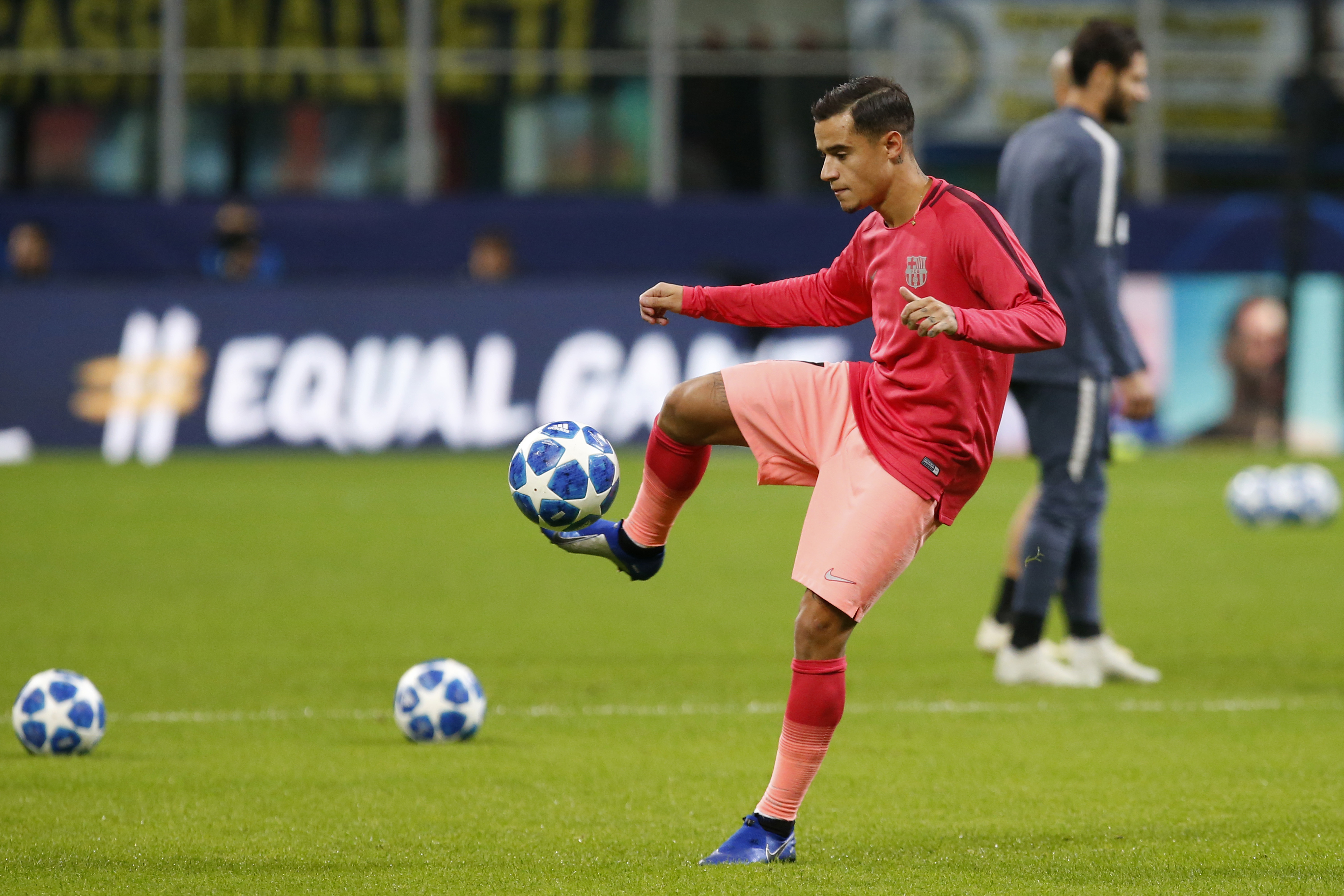 Barcelona midfielder Coutinho out 2-3 weeks with leg injury