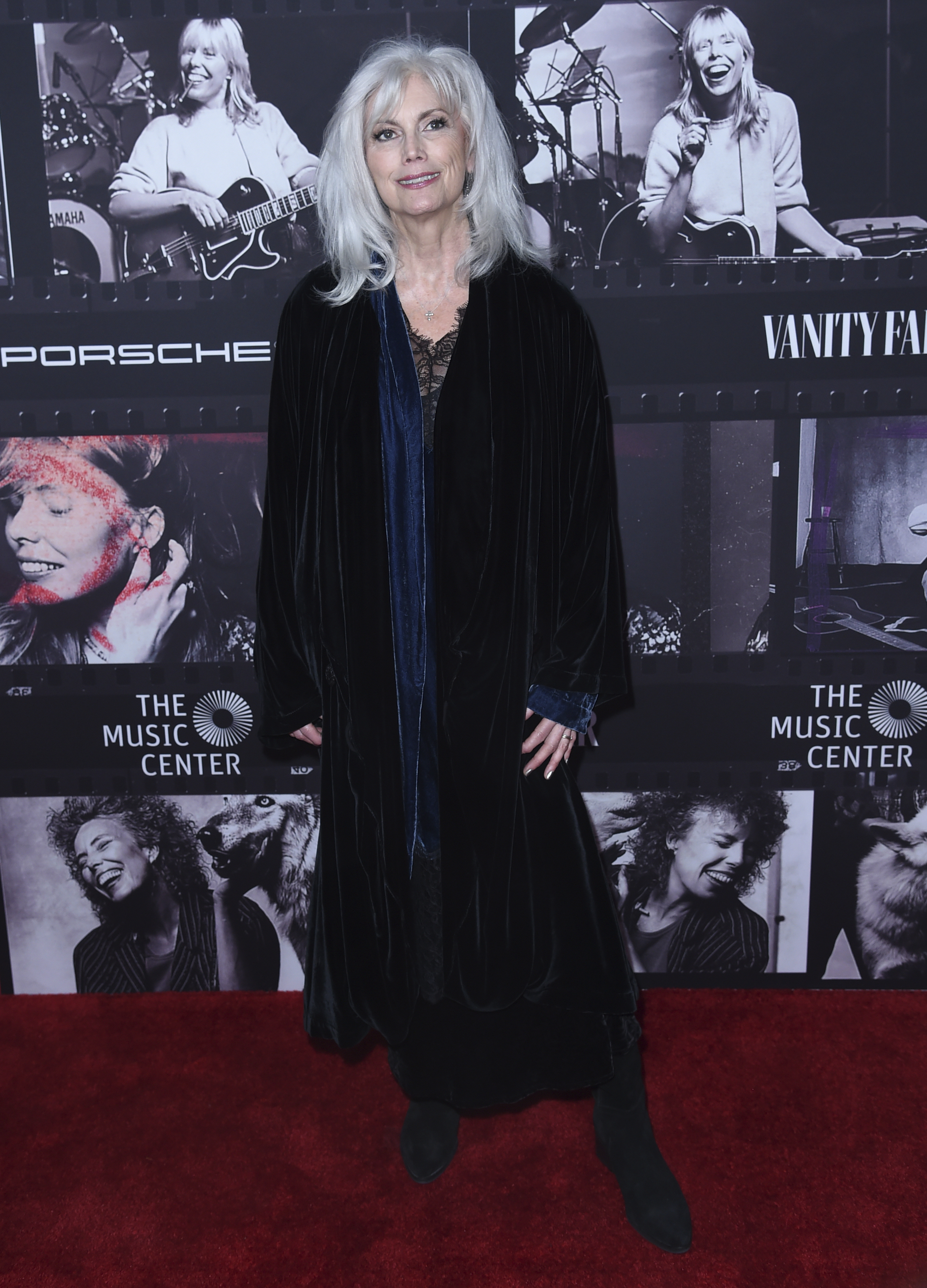 Joni Mitchell thrills concert audience just by showing up