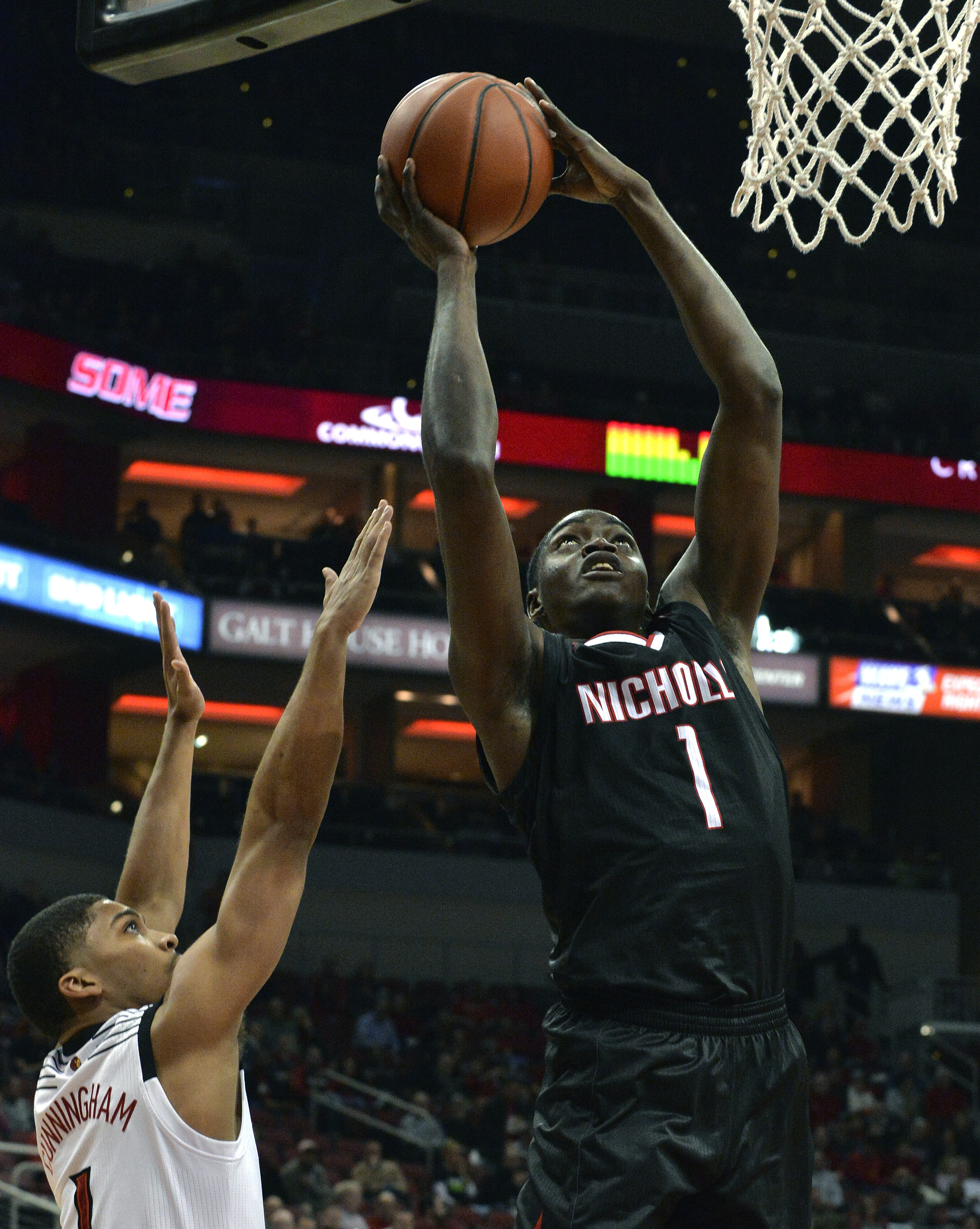 Louisville escapes Nicholls State 85-72 in Mack's debut