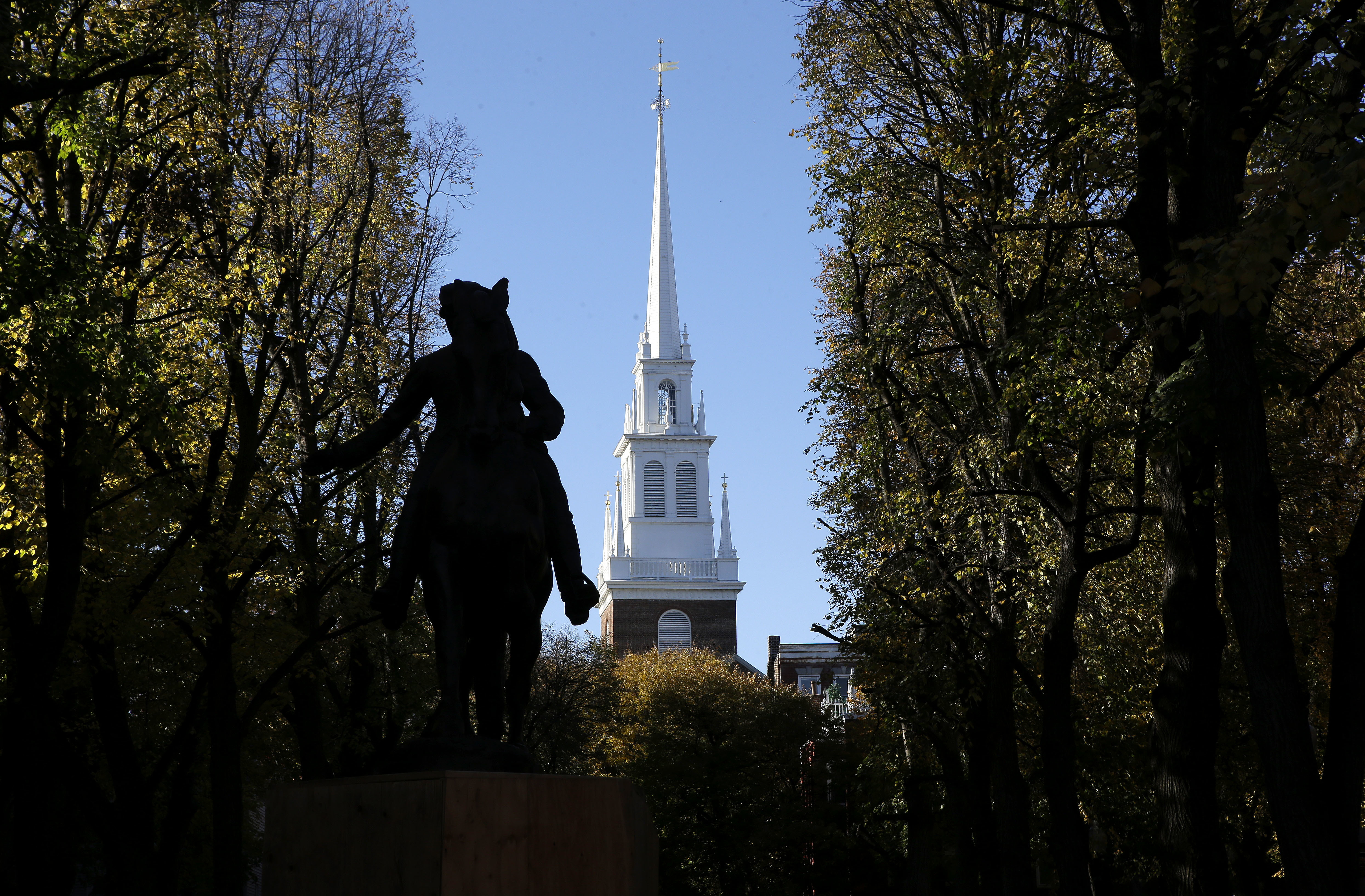 US, British war dead honored at site where Revolution began