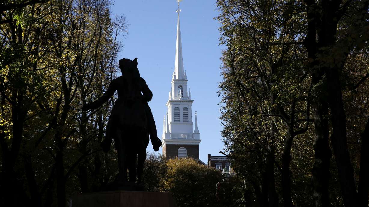 US, British war dead honored at site where Revolution began