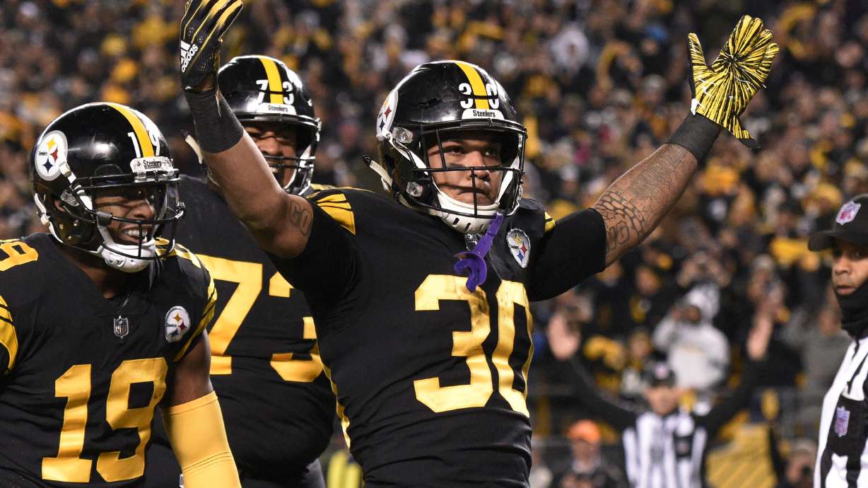 Roethlisberger throws for 5 TDs, Steelers rip Panthers 52-21