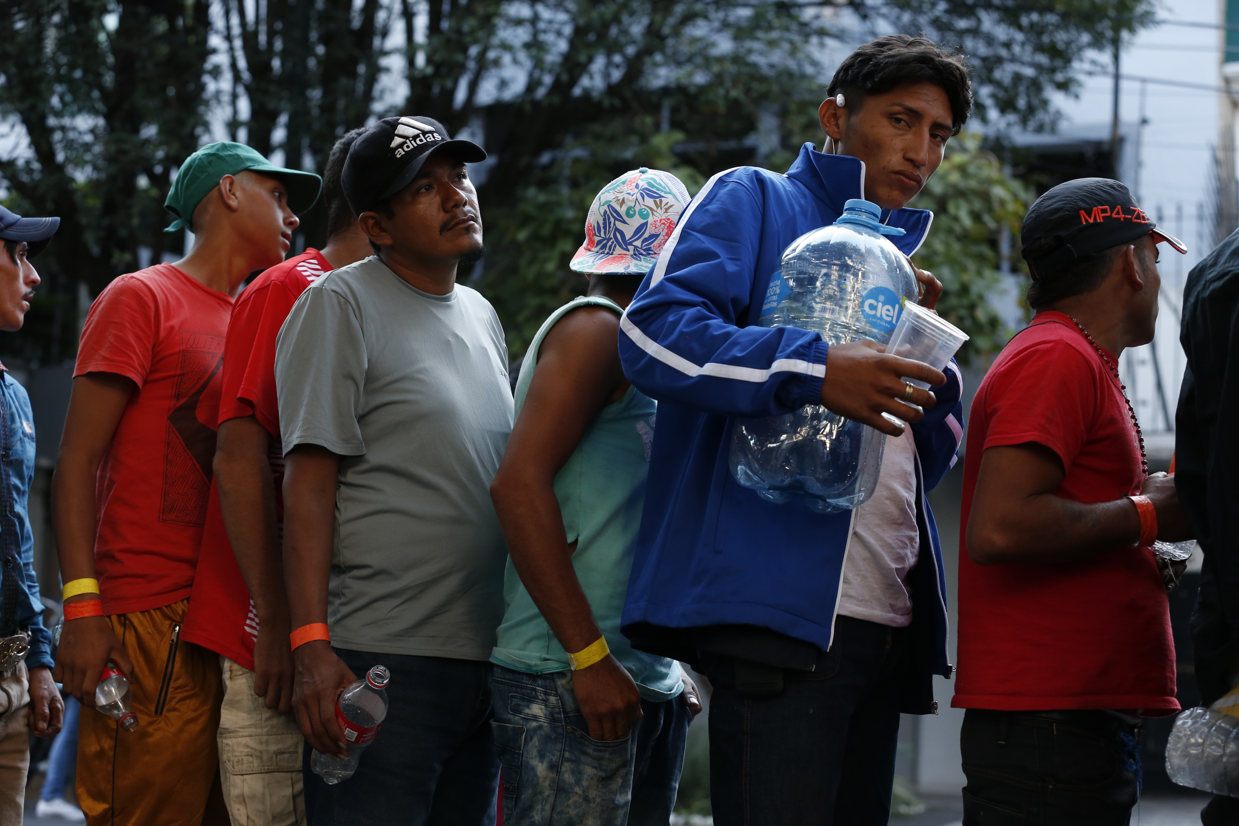 Hundreds of migrants leave Mexico City headed for border