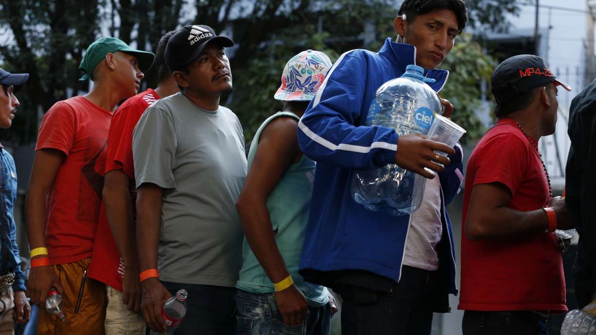 Hundreds of migrants leave Mexico City headed for border
