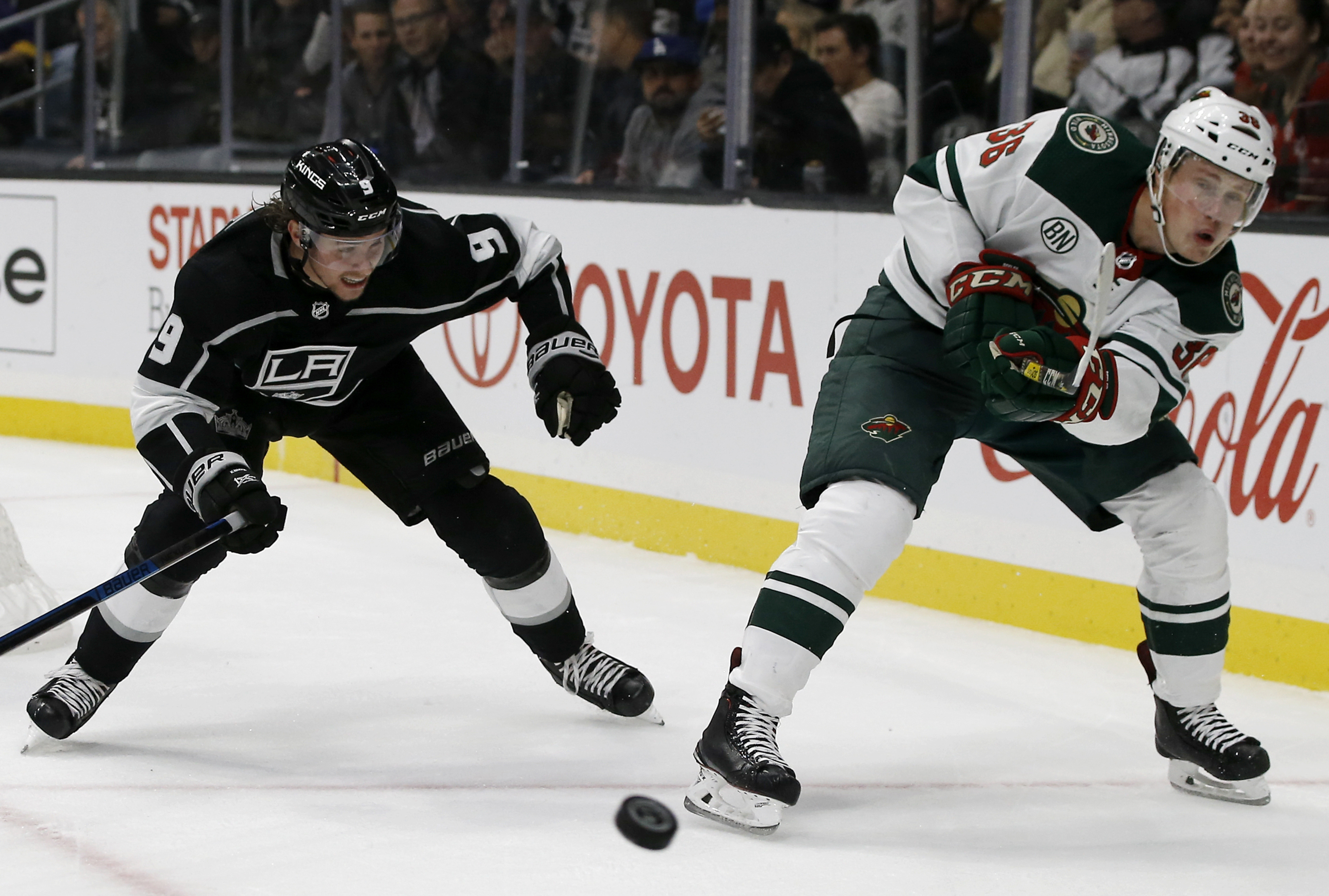 Parise reaches 700 points, Wild top Kings 3-1