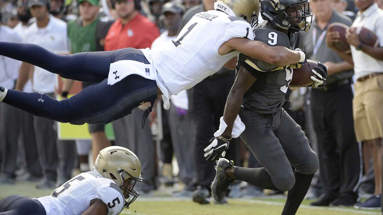 Milton accounts for 3 TDs, No. 11 UCF beats Navy 35-24
