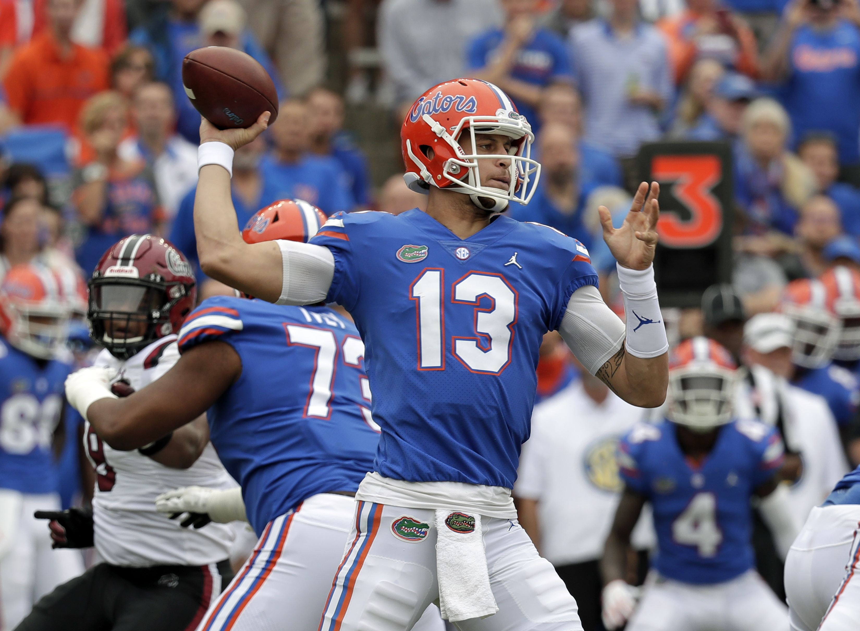 Franks quiets home crowd, Florida beats South Carolina 35-31