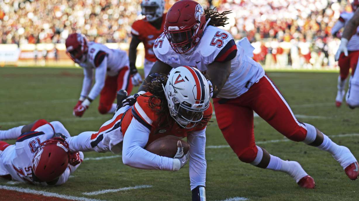 Perkins, Reed lead Virginia past Liberty, 45-24