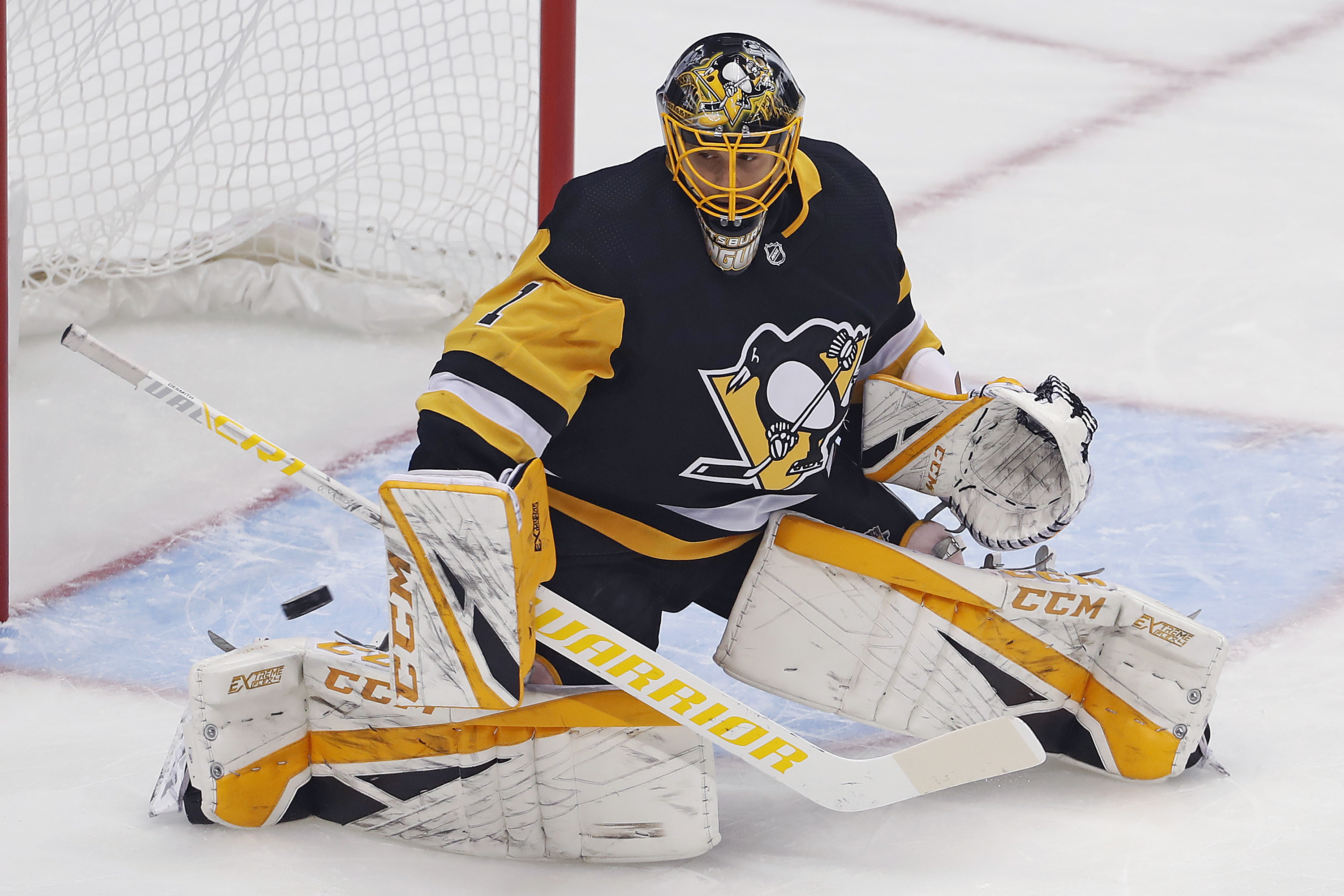 Crosby, DeSmith help Penguins snap 5-game skid