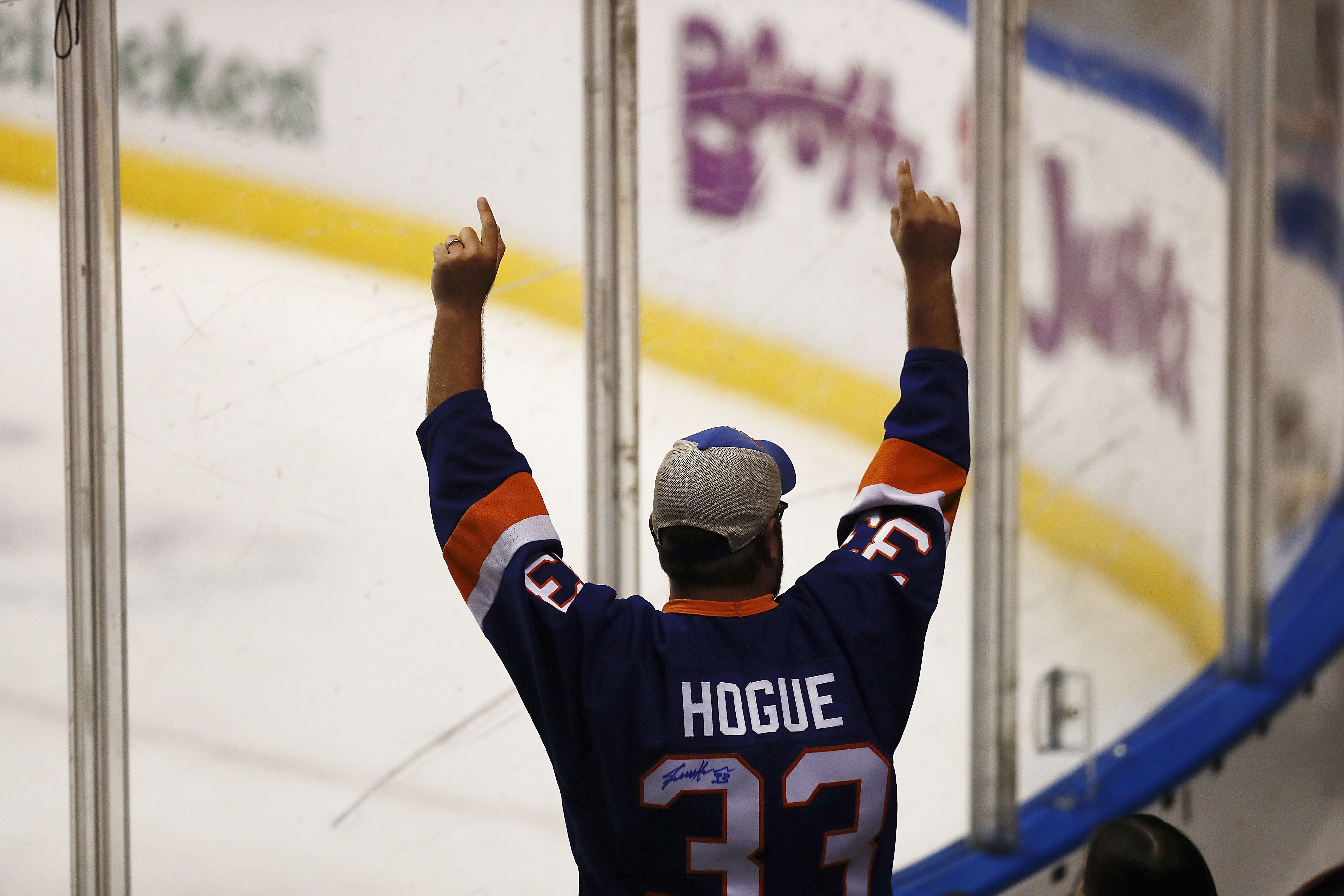 Barkov scores winner, Panthers beat Islanders 4-2