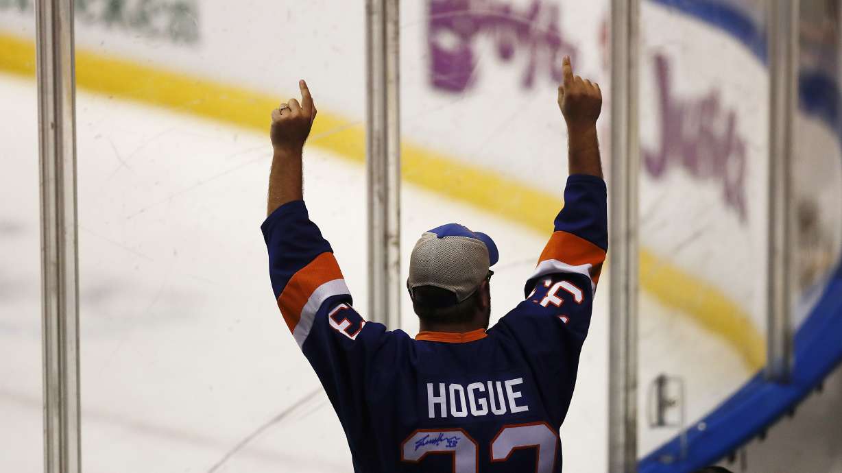 Barkov scores winner, Panthers beat Islanders 4-2