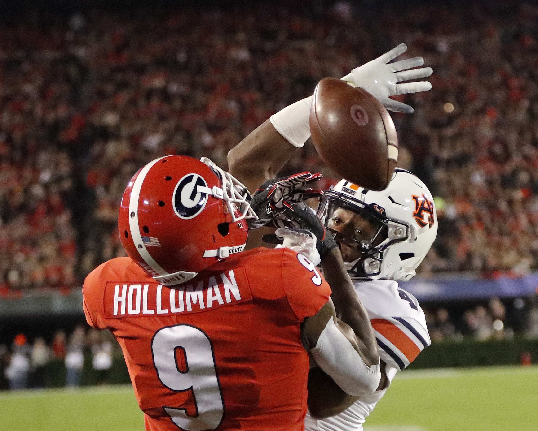 Swift runs for 186 yards, No. 5 Georgia beats Auburn 27-10