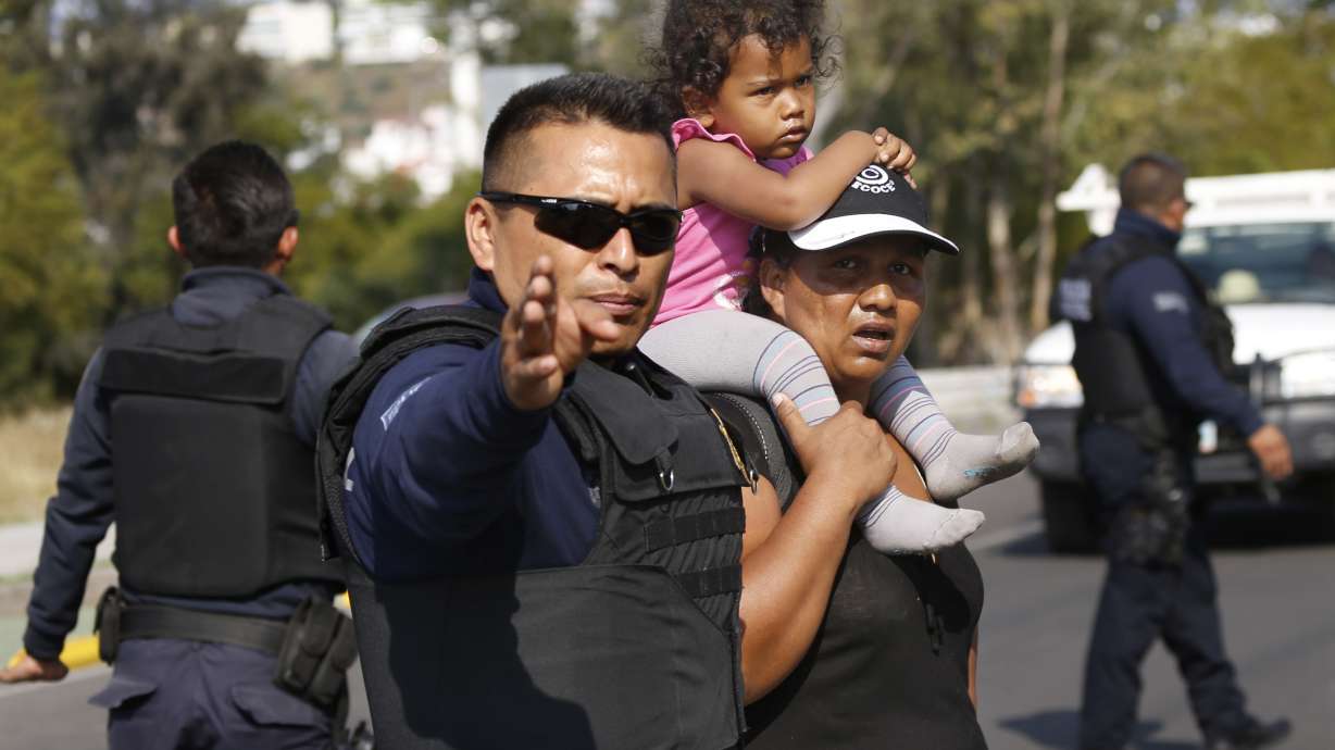 Migrant caravan moves on to central Mexico city of Irapuato