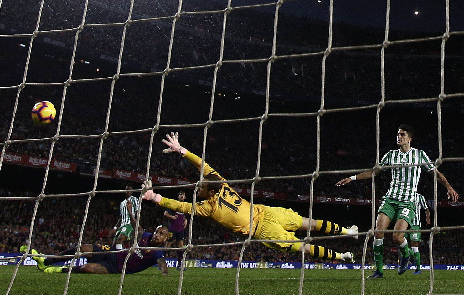 Betis deals Barcelona 1st home league loss in 2 years