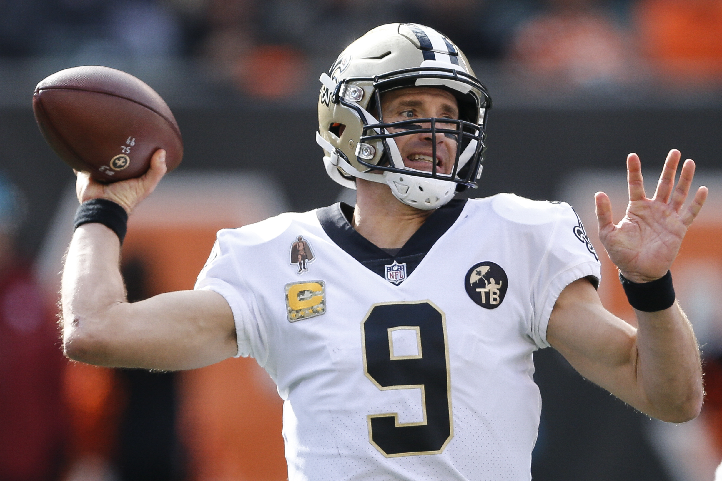 Brees passes Favre with 3 TDs, Saints crush Bengals 51-14