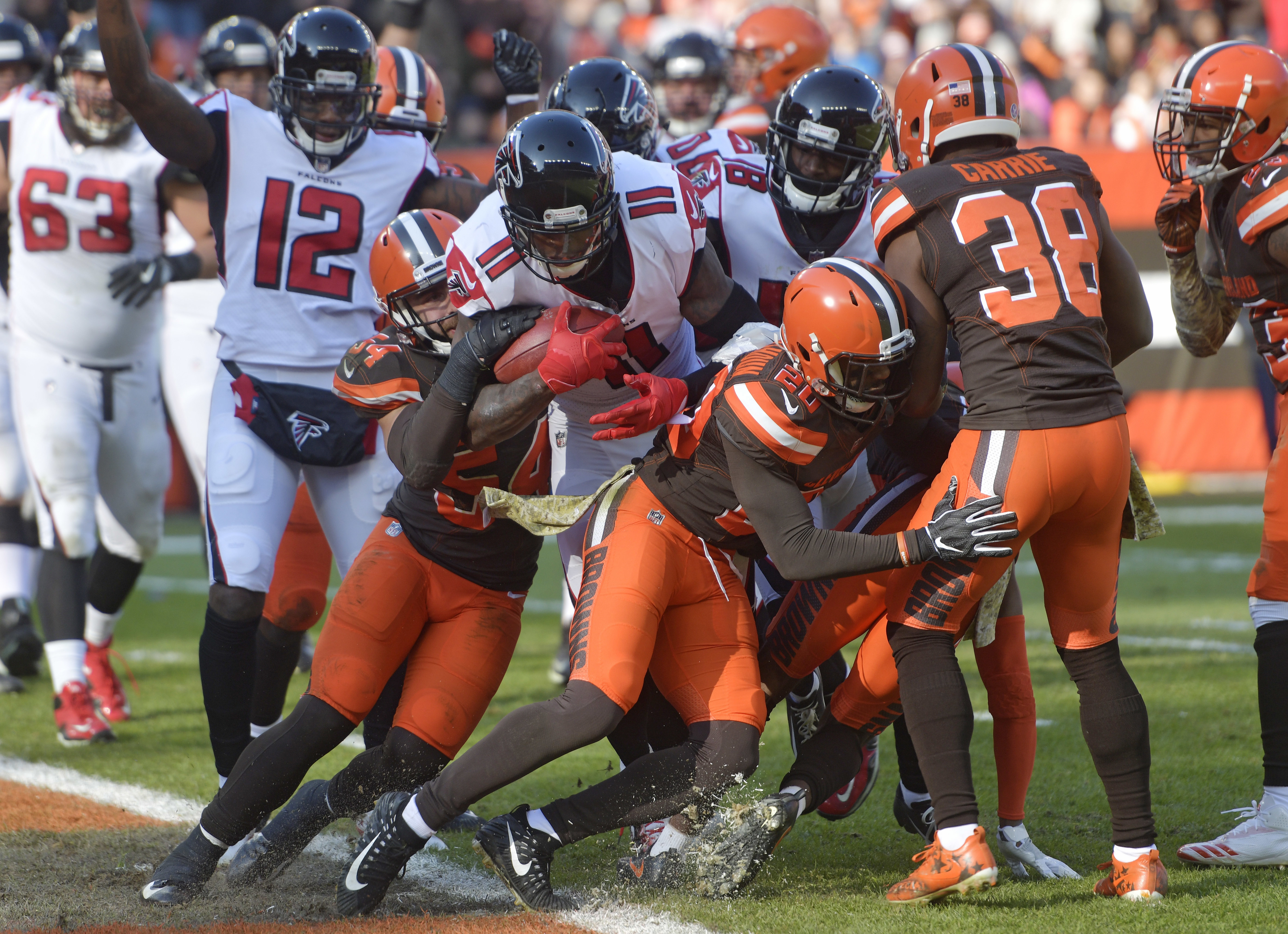 Chubb has 92-yard TD run in Browns' 28-16 win over Falcons