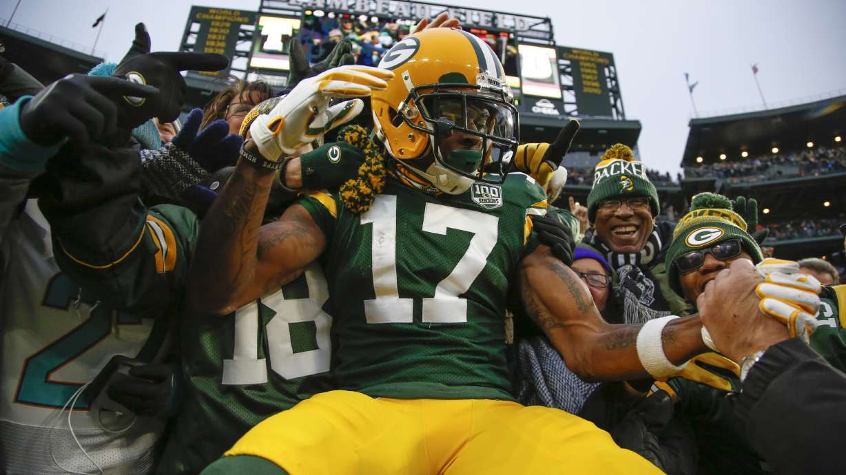 Jones helps Packers run away for 31-12 win over Dolphins