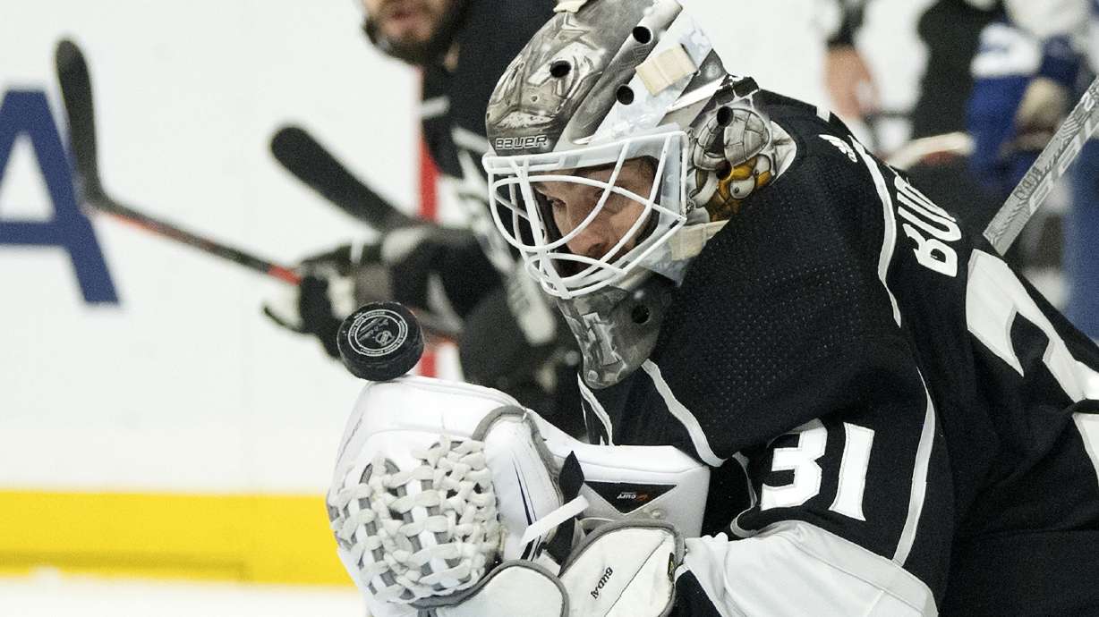 Tavares, speedy Maple Leafs race away from Kings in 5-1 rout