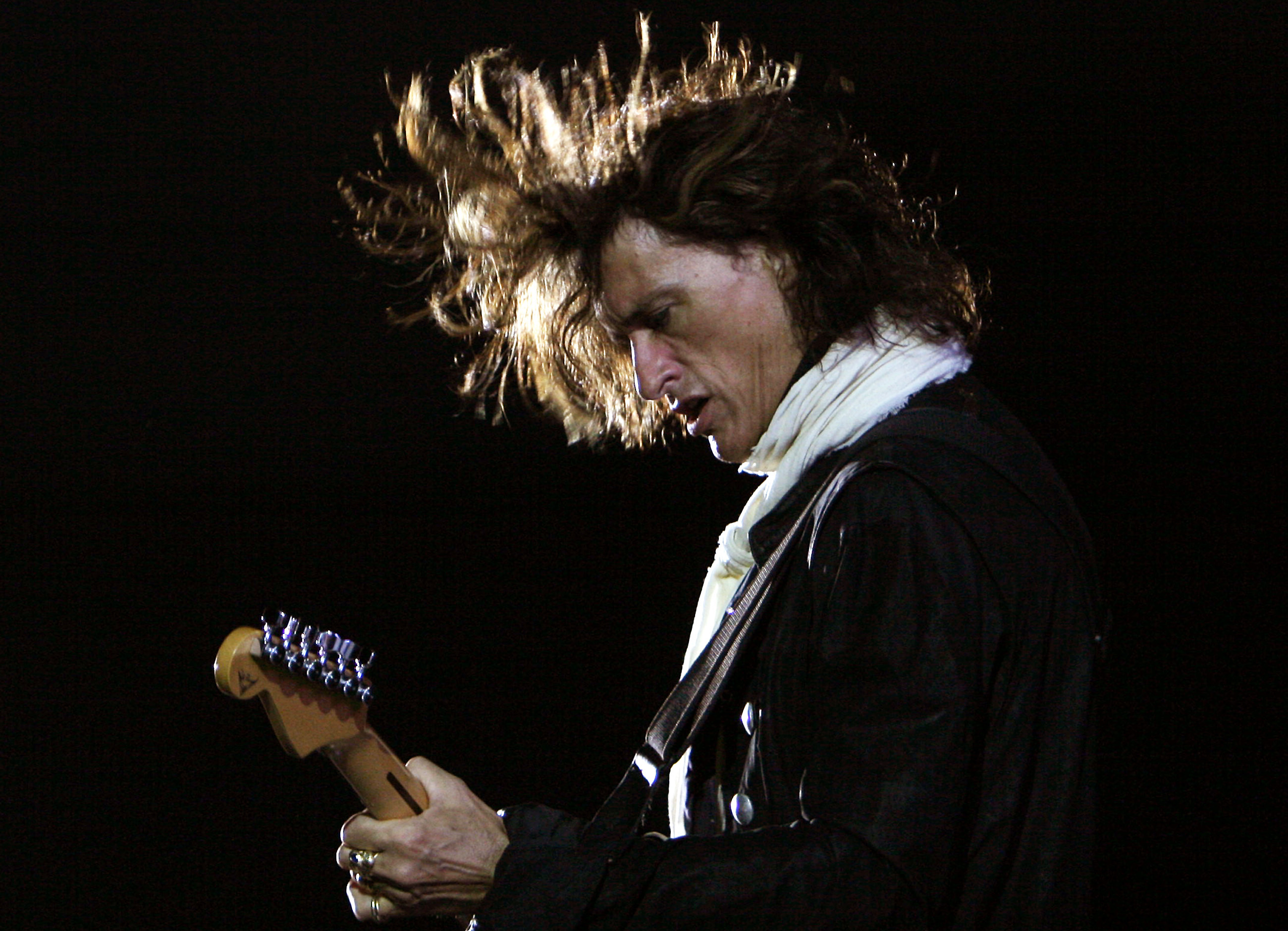 Aerosmith's Perry tweets 'doing well' after hospitalization