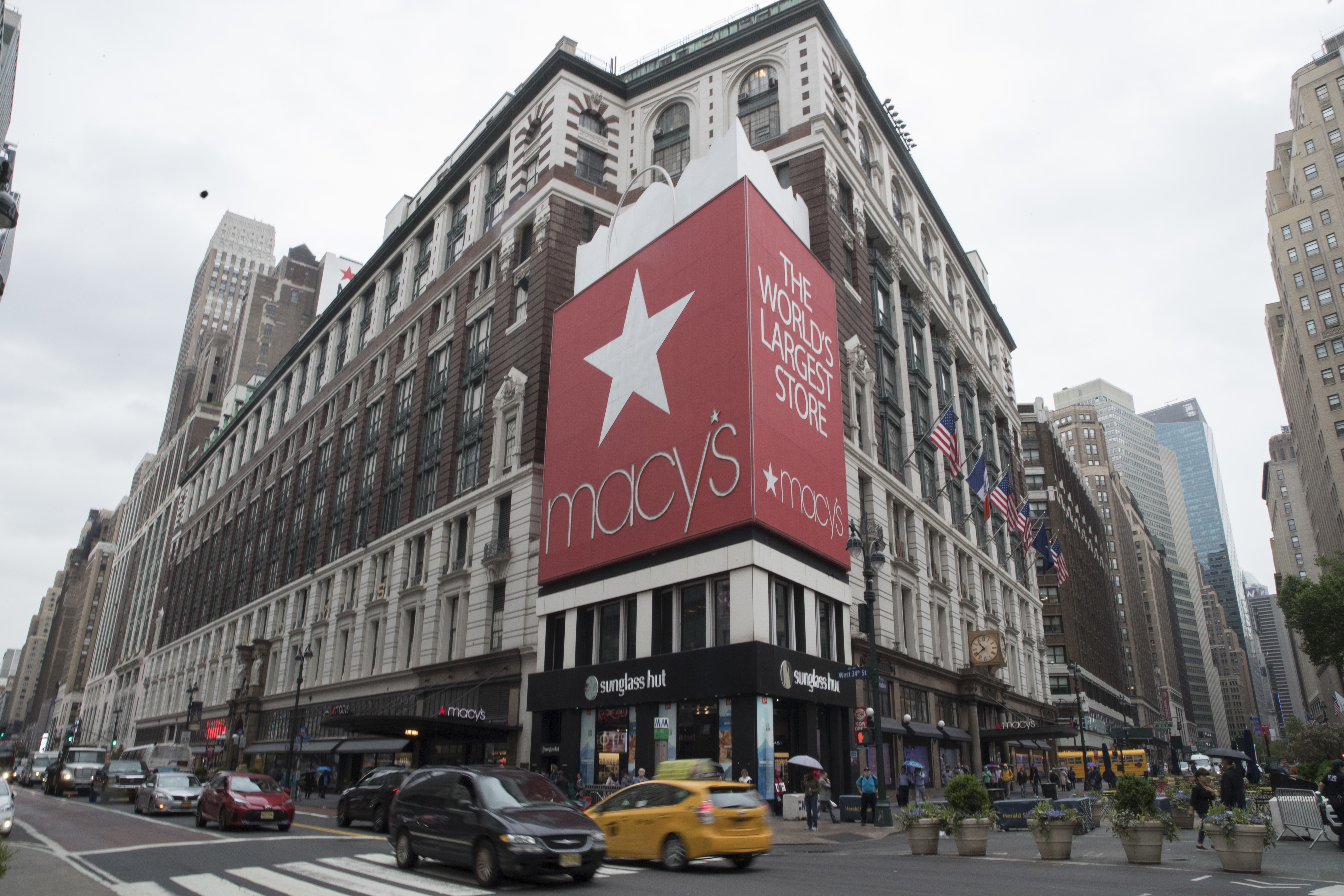 Macy's charges into the holiday shopping season like a boss