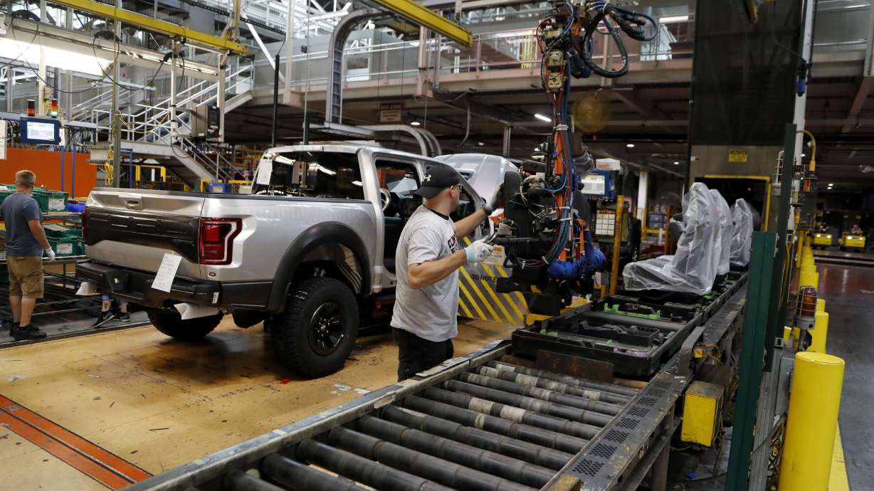 US industrial production ticks up 0.1 percent in October