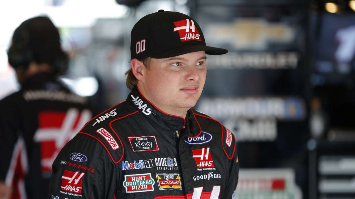 Bell becomes favorite after eking into Xfinity Series finale