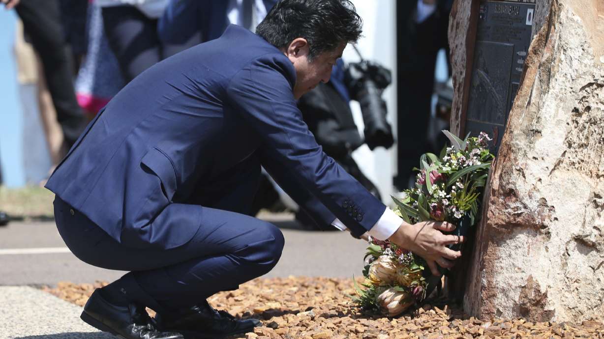Abe visits Darwin shrine to Japanese war dead