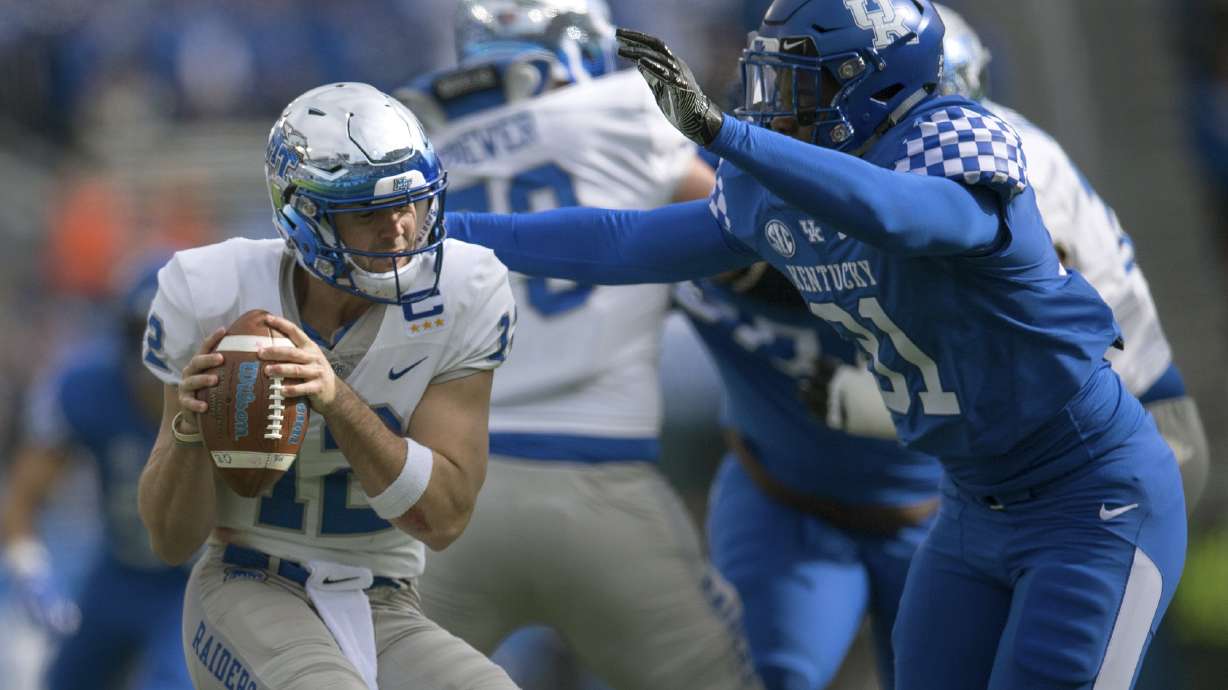 Defense helps No. 20 Kentucky outlast Middle Tennessee 34-23