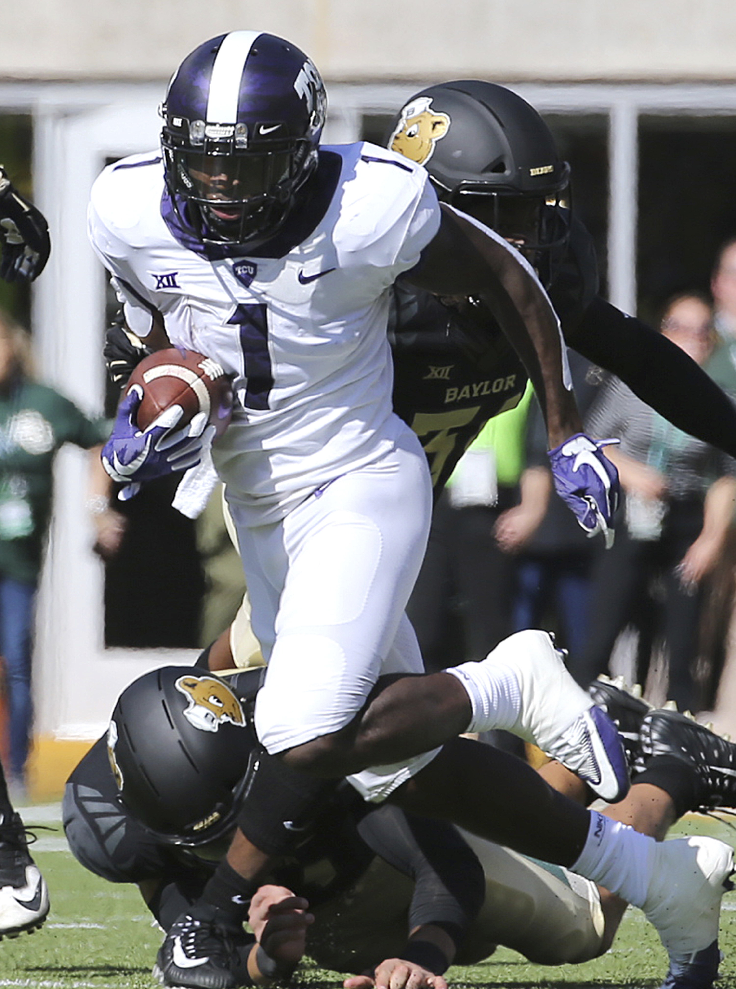 Reagor scores 2 nifty TDs for TCU in a 16-9 win at Baylor