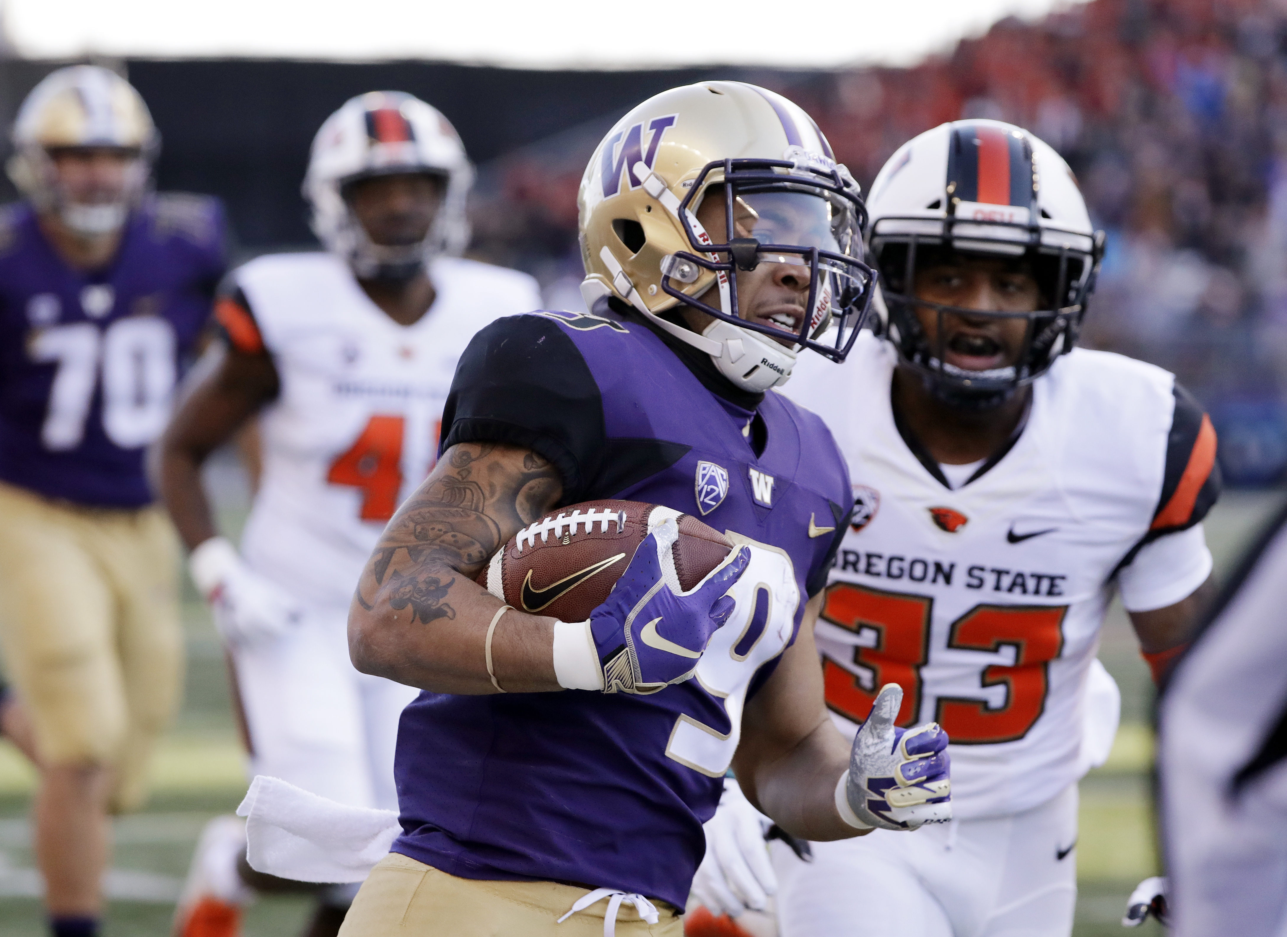 No. 17 Washington builds big lead, beats Oregon State 42-23
