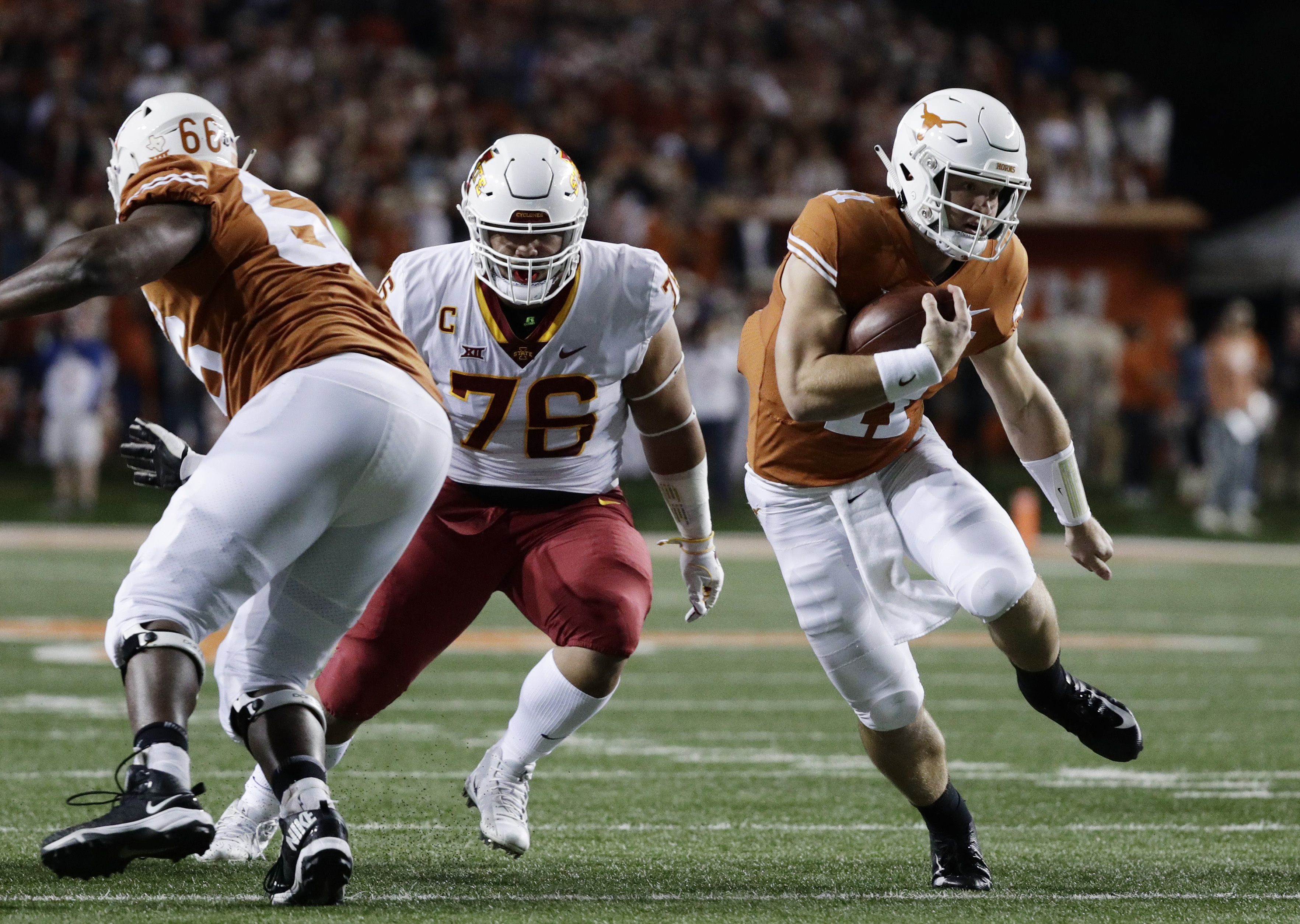 QB Ehlginer questionable to return for Texas