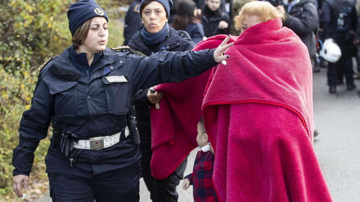 Rome police evict, plan to demolish alleged mobsters' homes