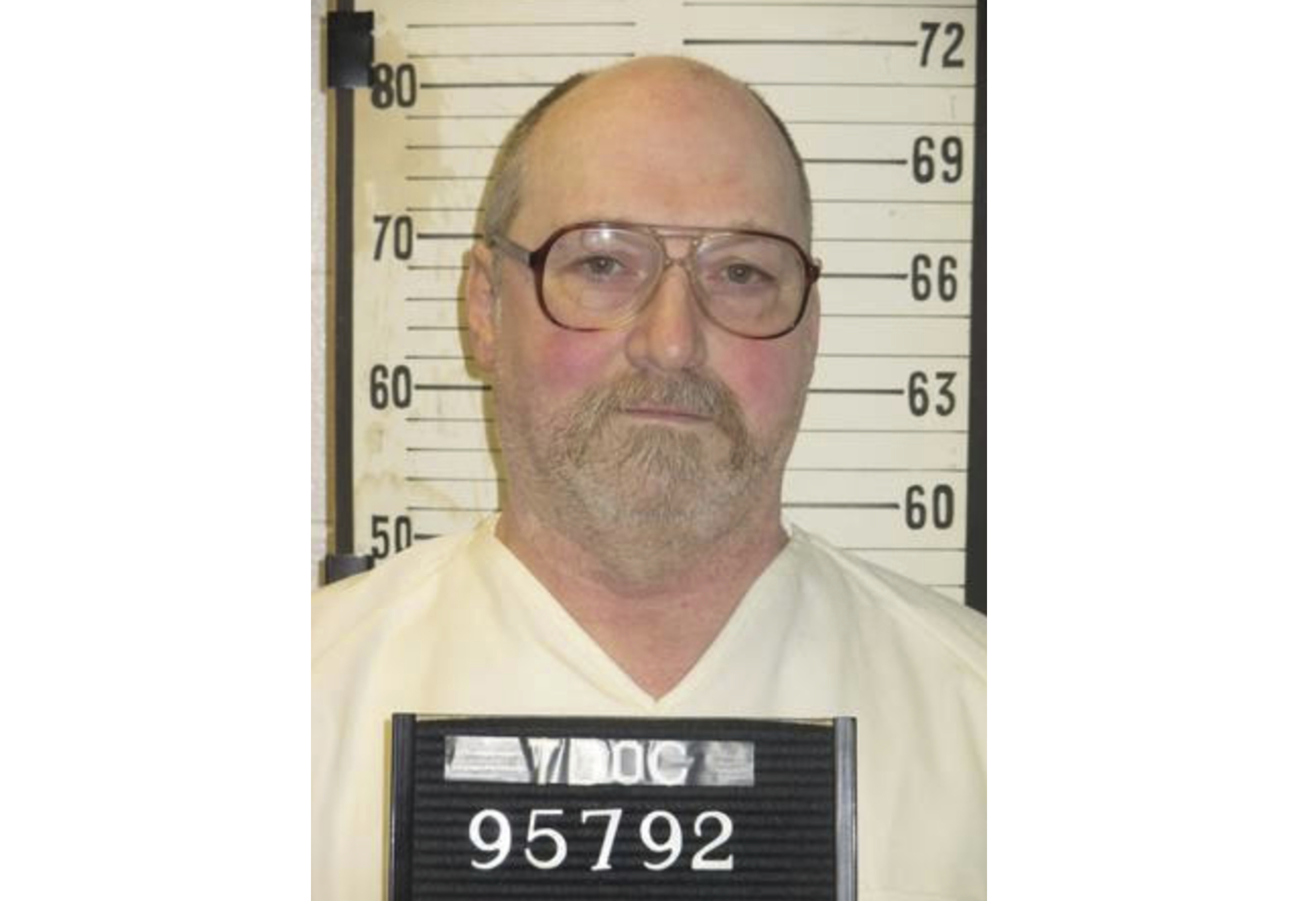 The Latest: Deadline extended for death row inmate's choice