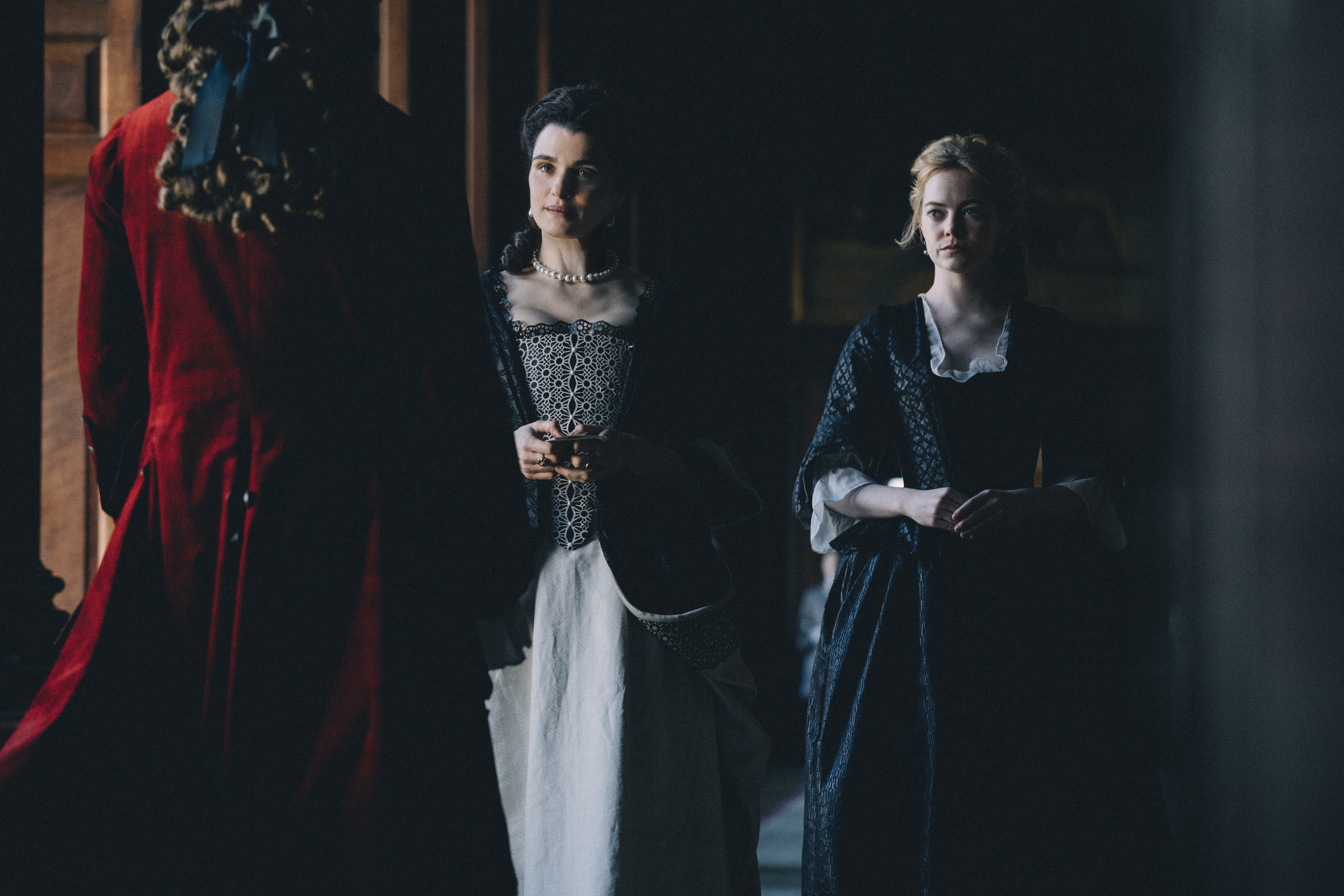 Review: A delicious, vicious acting feast in 'The Favourite'
