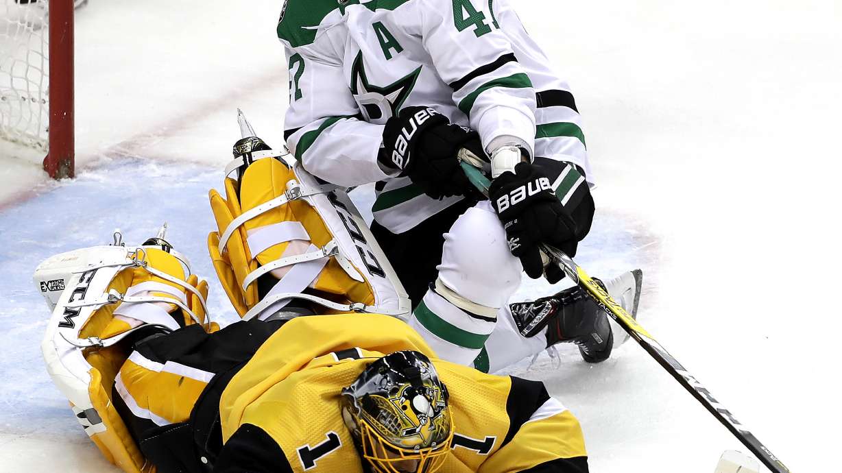 Crosby scores in return, Penguins pound Stars 5-1
