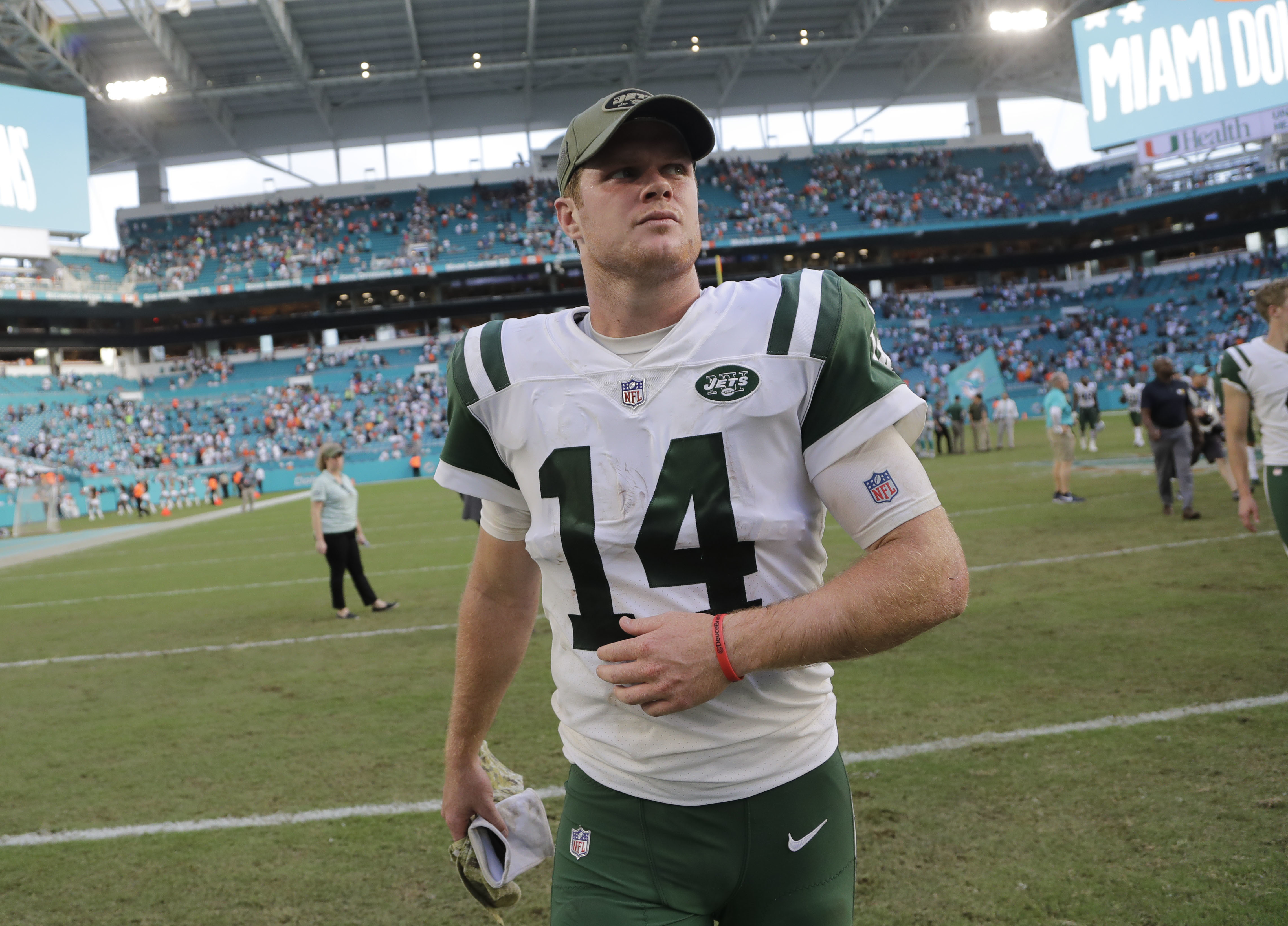 Jets' Darnold sits out again, appears unlikely vs. Patriots