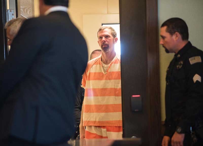 Murder suspect argues charge should be dropped, saying fetus has no right to life