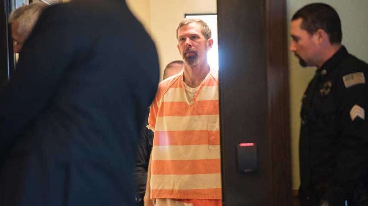 Murder suspect argues charge should be dropped, saying fetus has no right to life