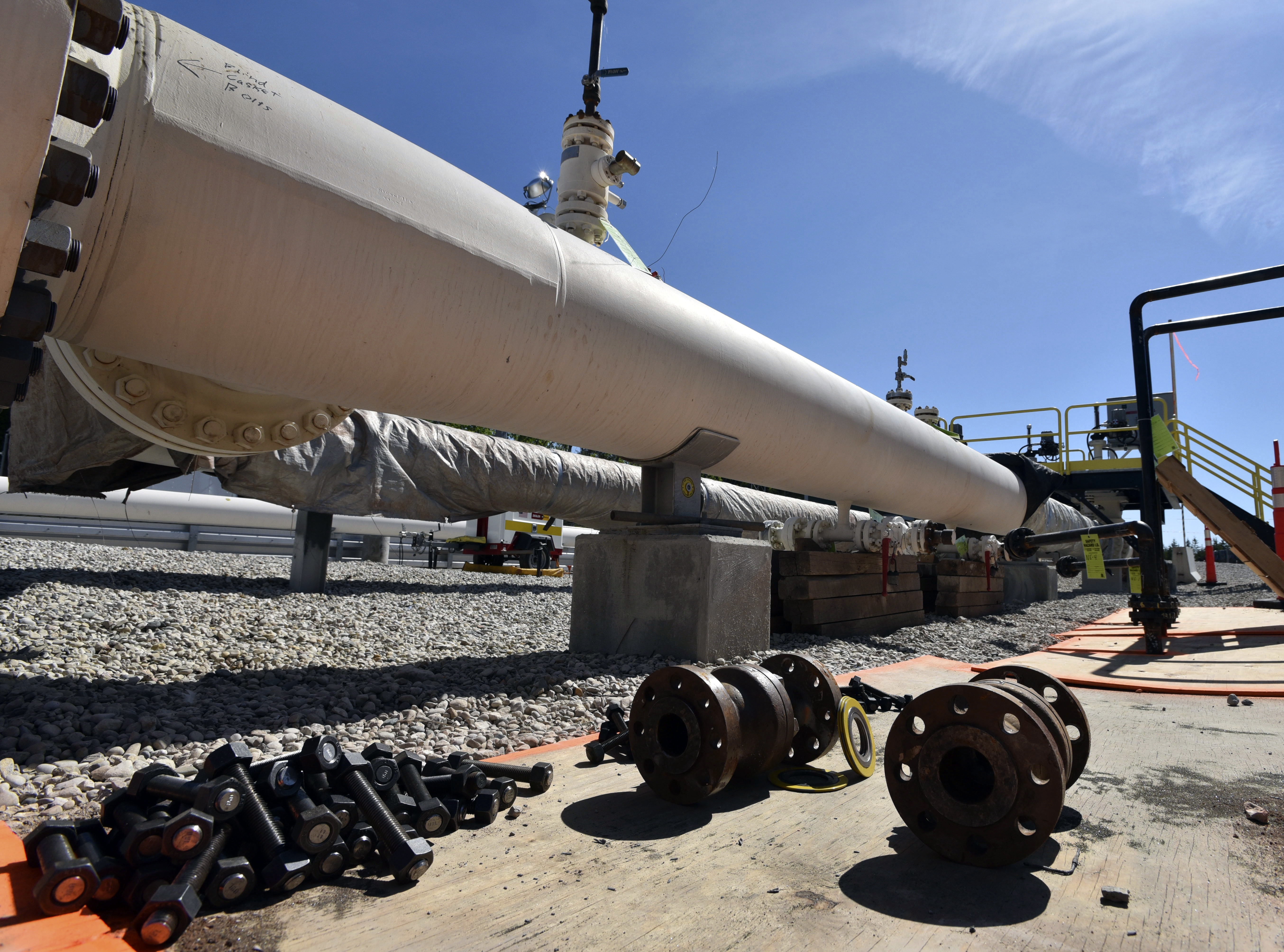Outgoing Michigan governor pushing for Great Lakes pipeline