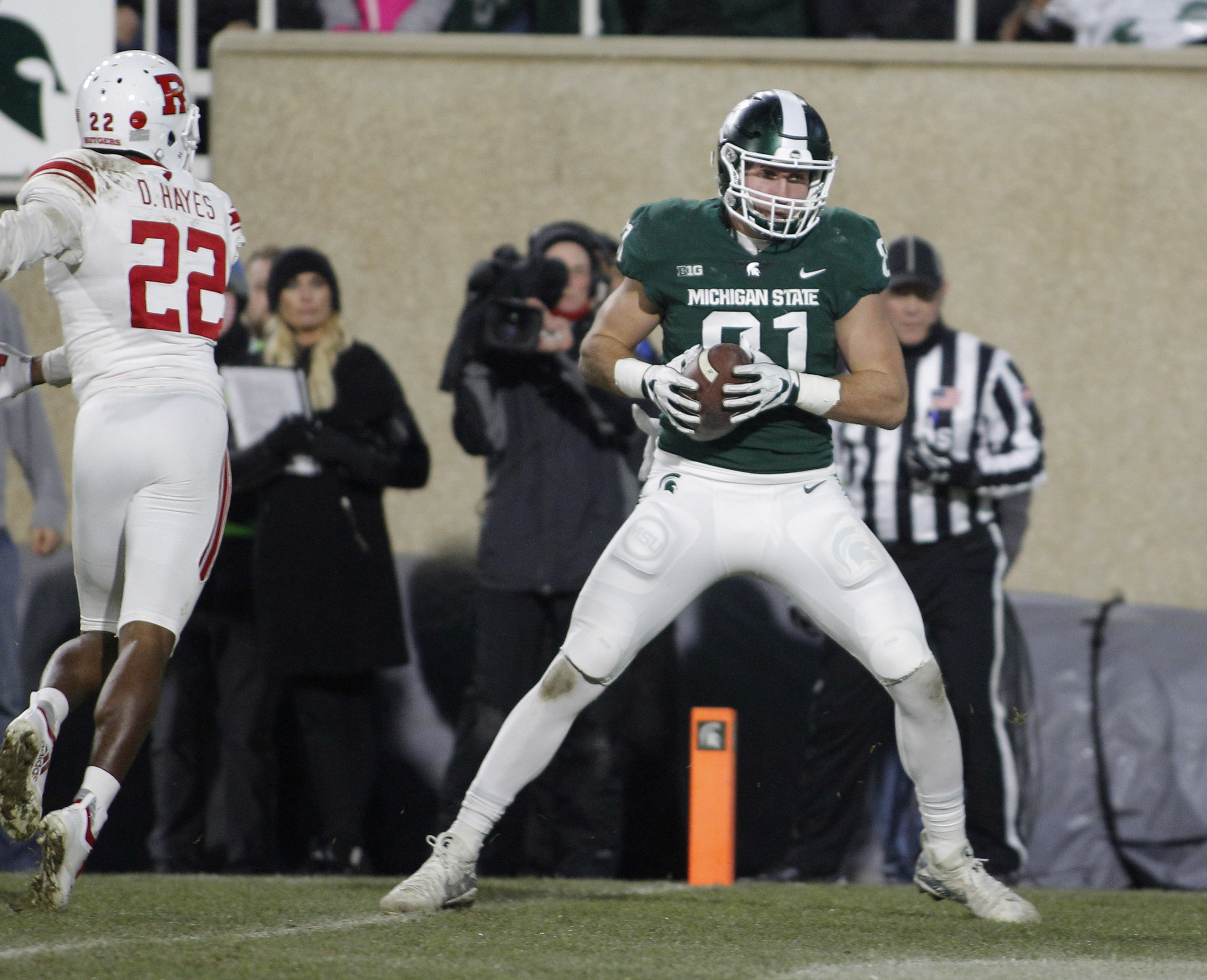 Michigan State scores late TD, beats Rutgers 14-10