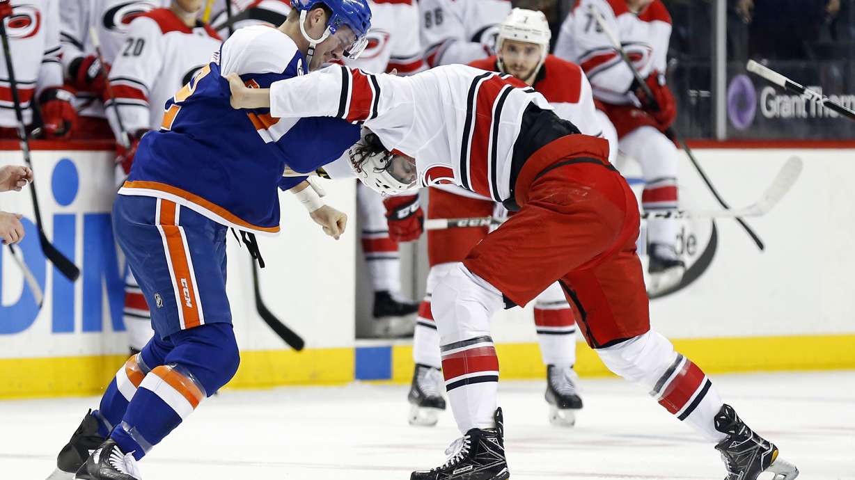 Greiss makes 26 saves, Islanders defeat Hurricanes 4-1