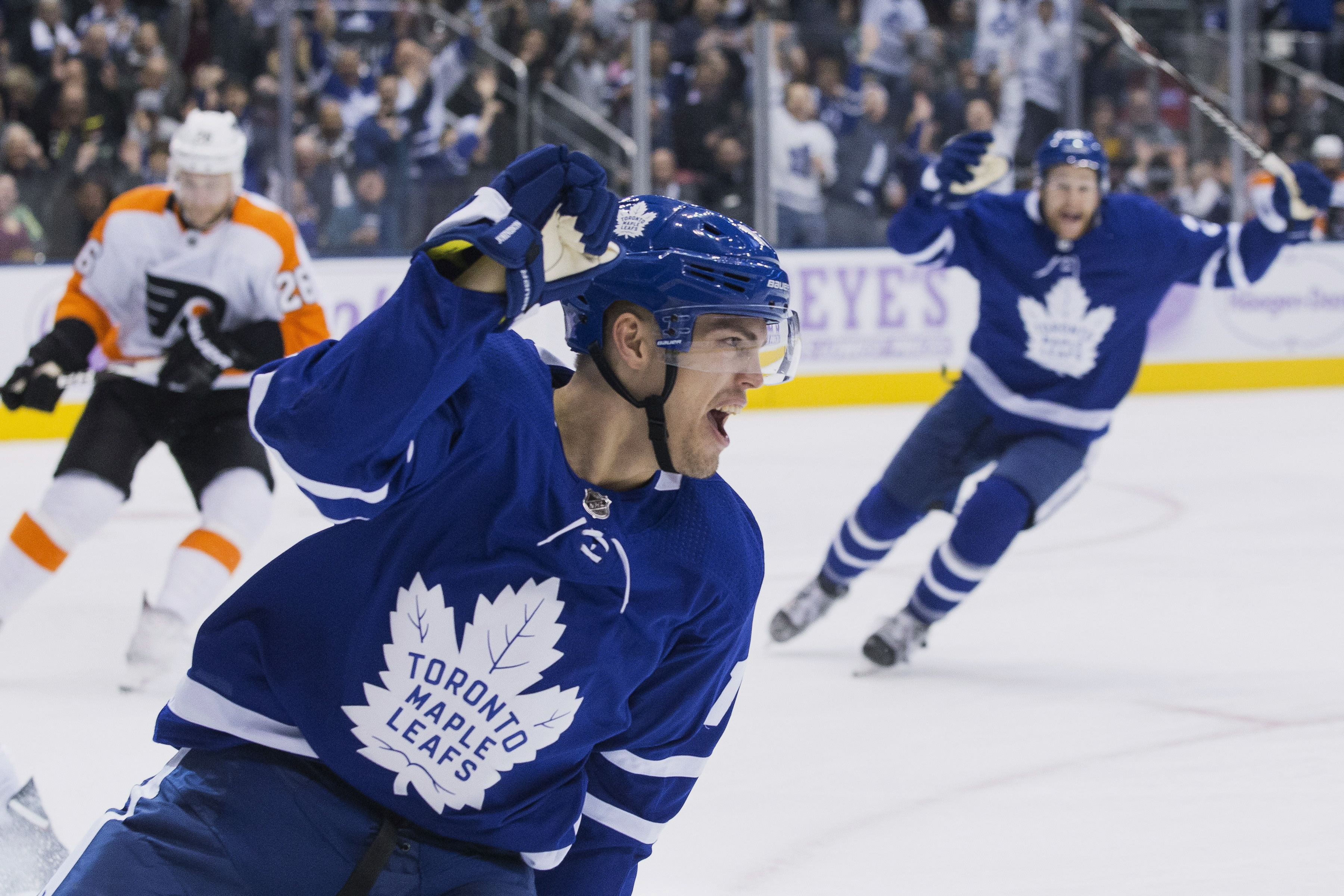 Johnsson has 1st-period hat trick, Maple Leafs rout Flyers