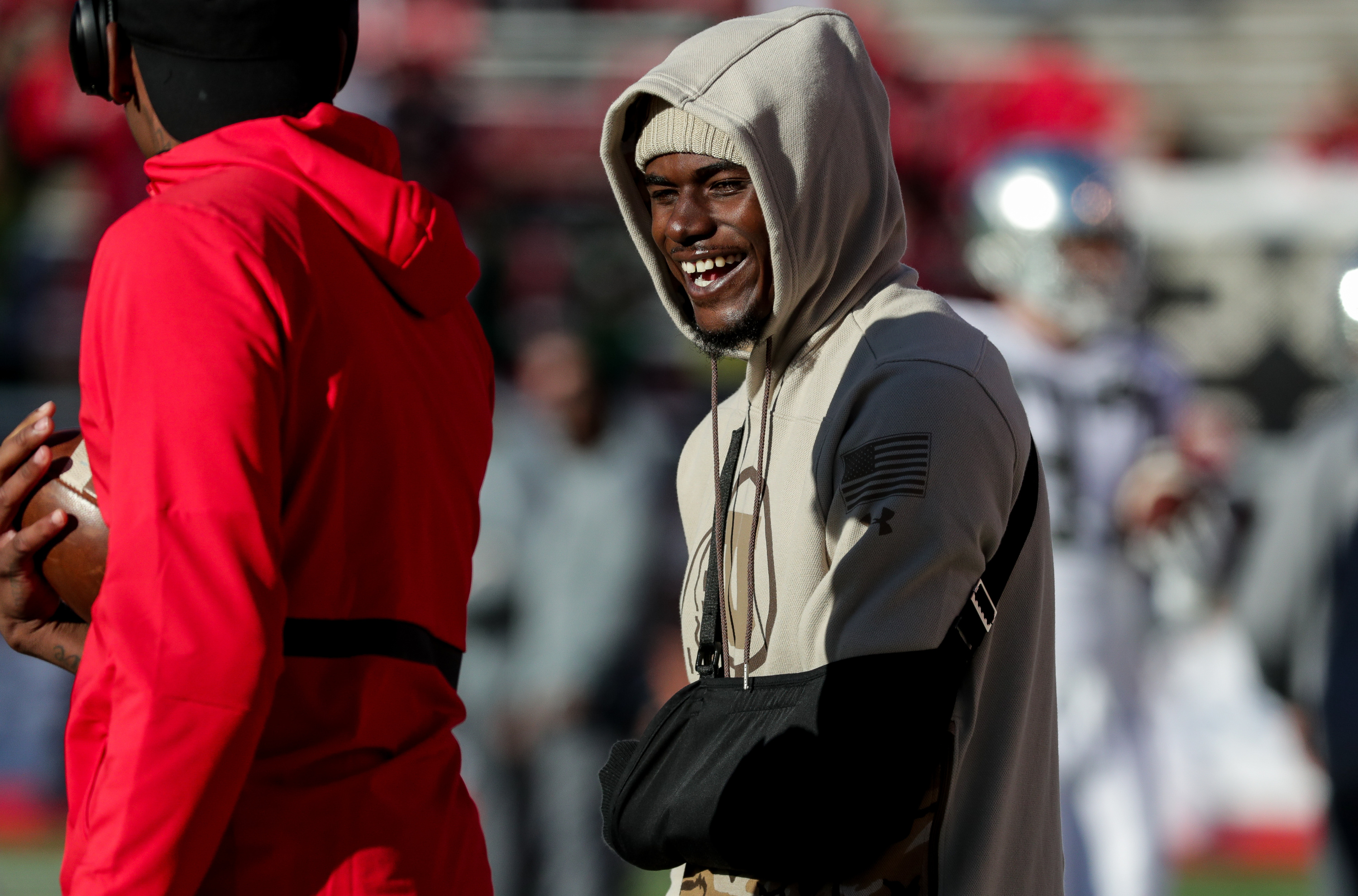 Utah Utes quarterback Tyler Huntley (1), who is out for the rest of the season with an injury, wears a sling before the game against the Oregon Ducks at Rice-Eccles Stadium in Salt Lake City on Saturday, Nov. 10, 2018. (Photo: Spenser Heaps, KSL)